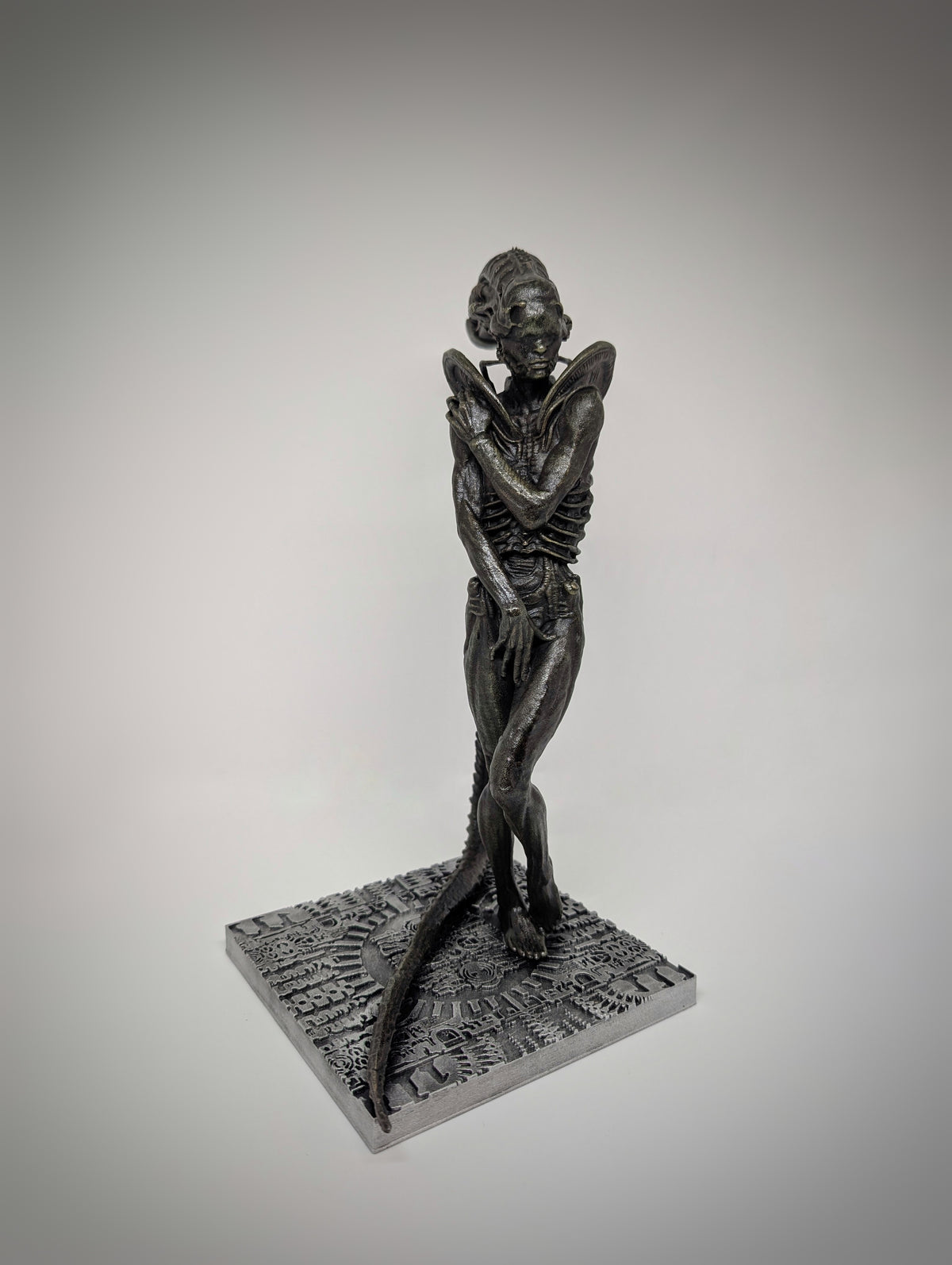Alien Hybrid Venus – 3D Printed Resin Figure, Hand-Painted, 11.4 in (29 cm)