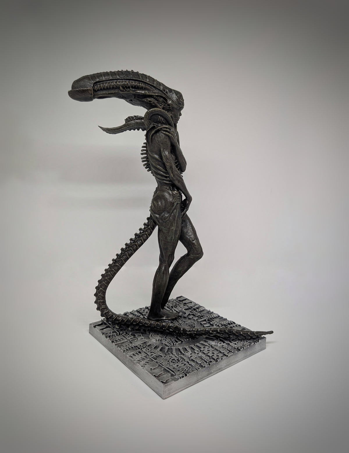 Alien Hybrid Venus – 3D Printed Resin Figure, Hand-Painted, 11.4 in (29 cm)