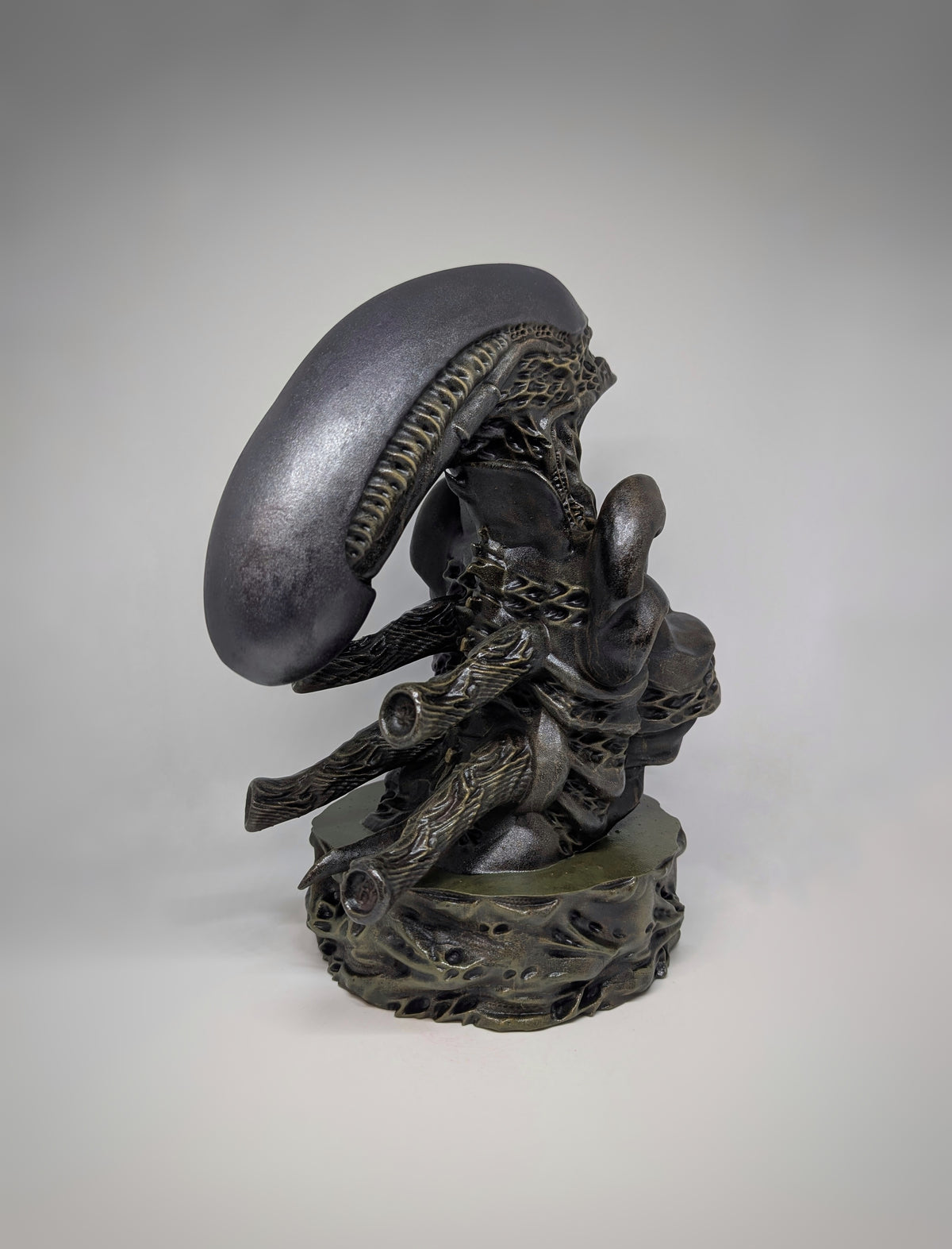Alien Xenomorph Sculpture Hand-Painted ,3D Resin 11.4" (29 cm)