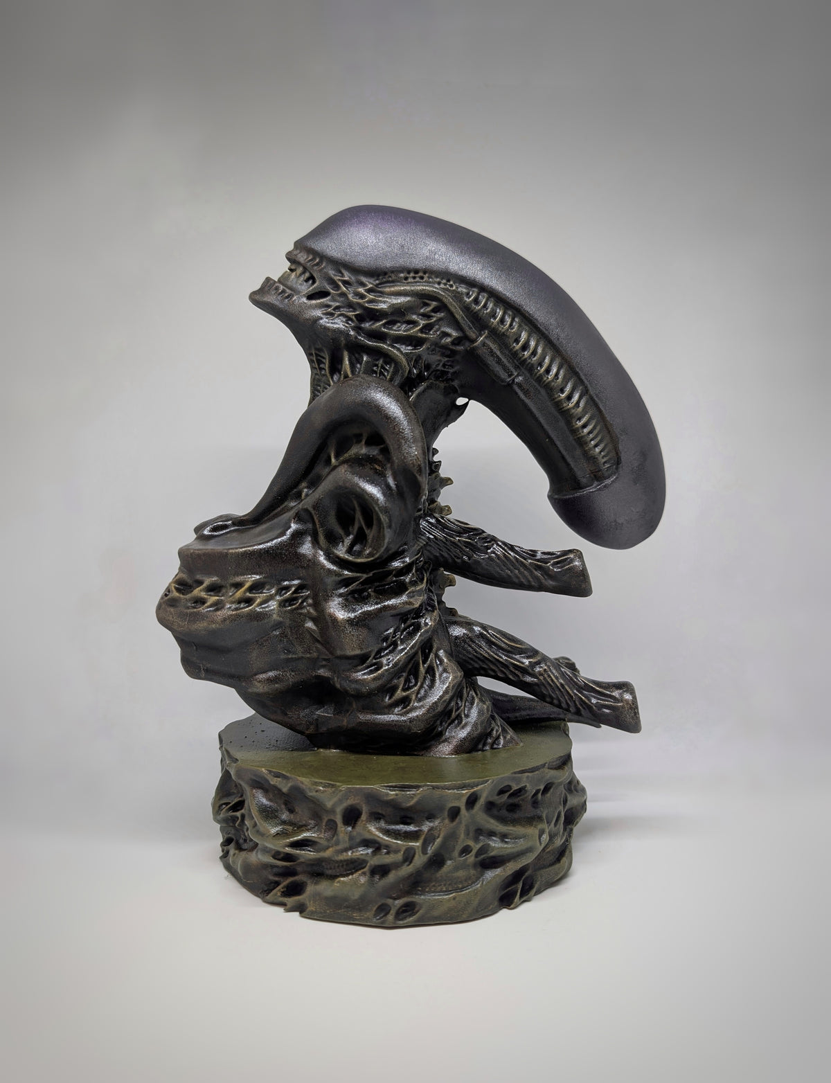 Alien Xenomorph Sculpture Hand-Painted ,3D Resin 11.4" (29 cm)