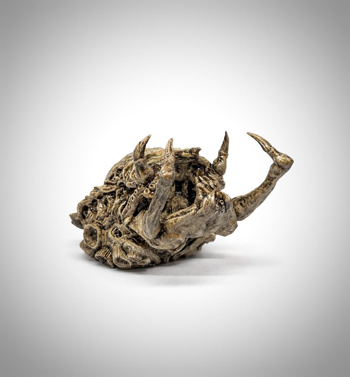 Predator Skull Trophy Sculpture 3D Resin 10.2 inches (26 cm) x 6.3 inches (16 cm)