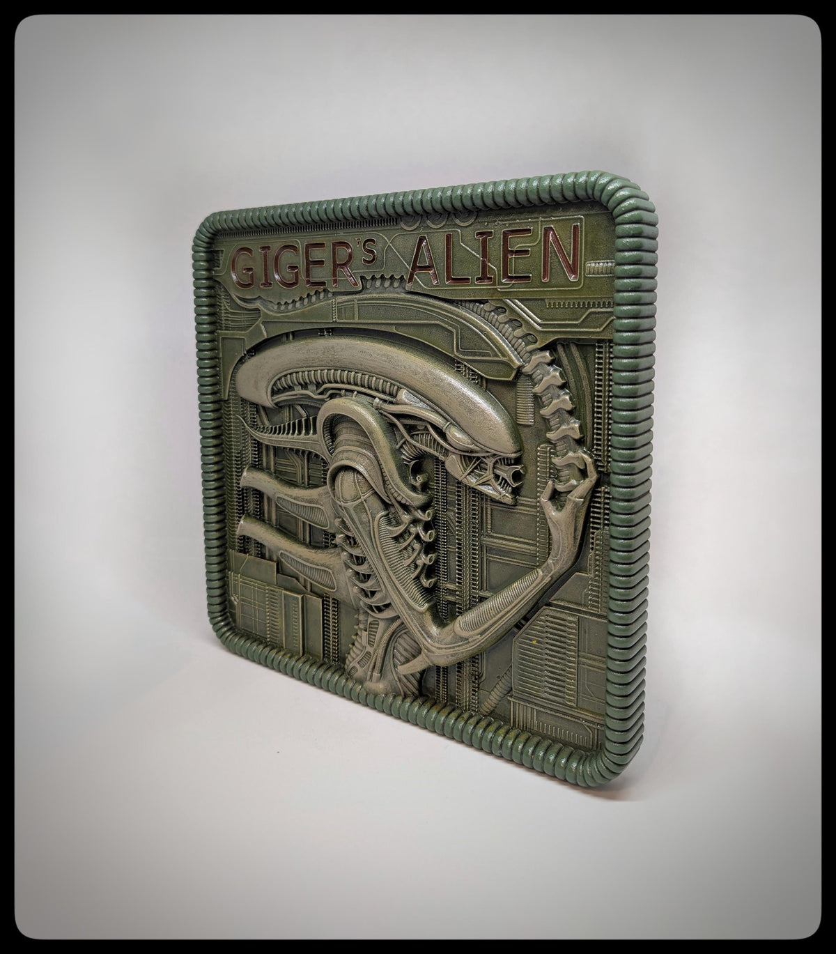 Alien Wall Plaque 10.2 in (26 cm / 260 mm) 3D Resin Art