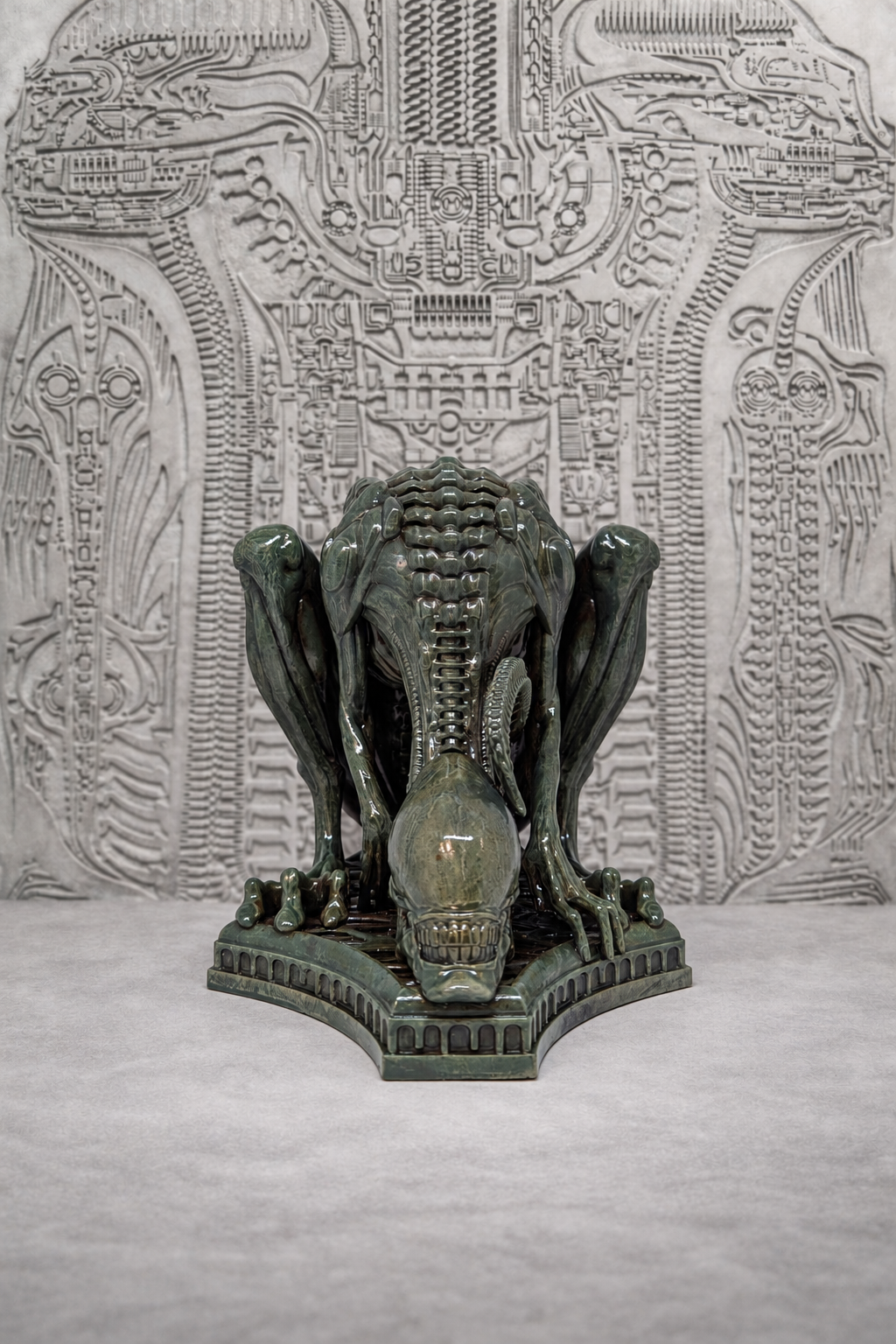Alien Sitting 3D Resin Sculpture, Hand-Painted, 6.9 in (17.5 cm)