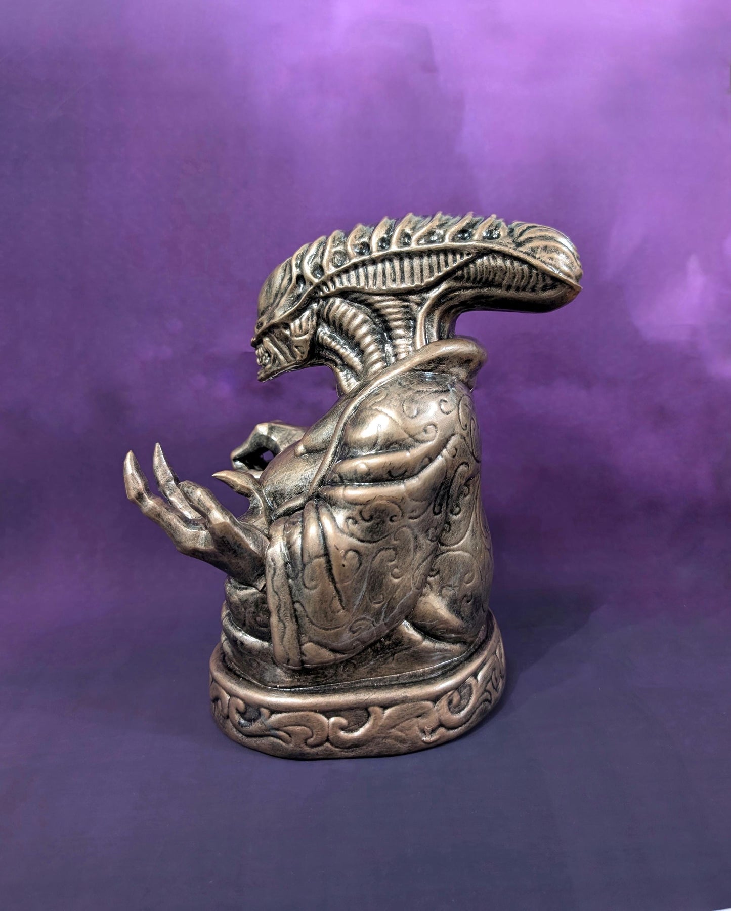 Alien Xenomorph Buddha 3D Resin Statue 8.66 in (22 cm / 220 mm) Height