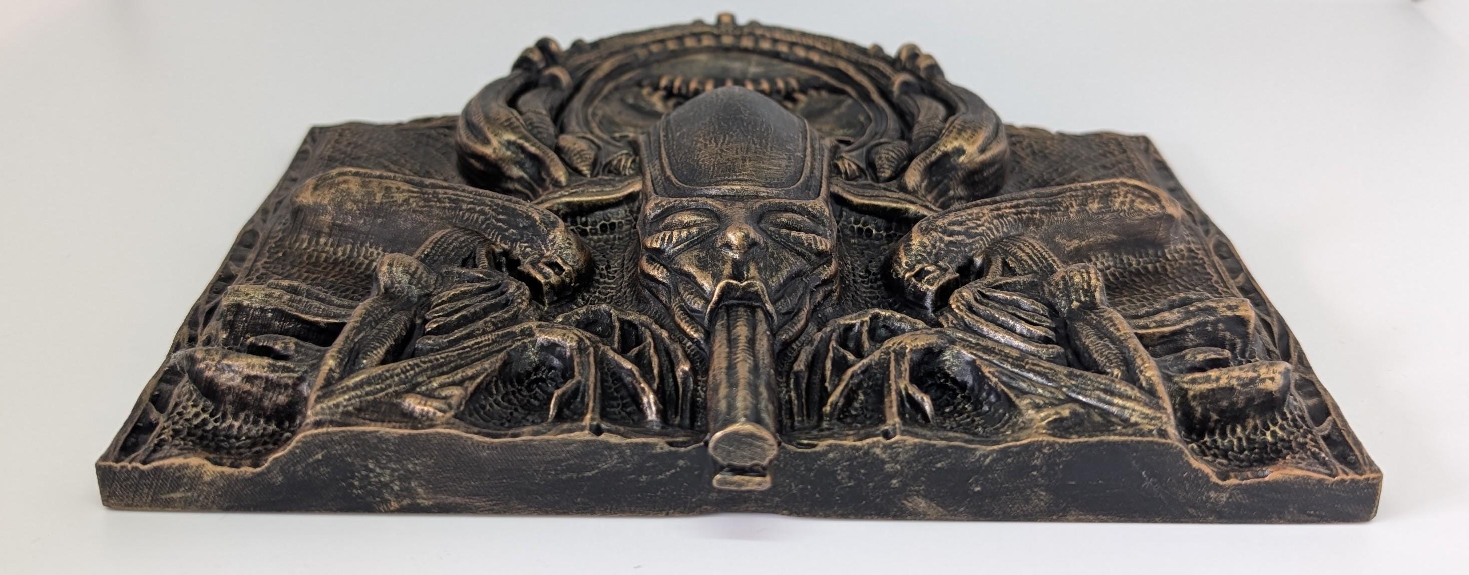 Alien wall sculpture 7.3" 3D print resin, hand-painted
