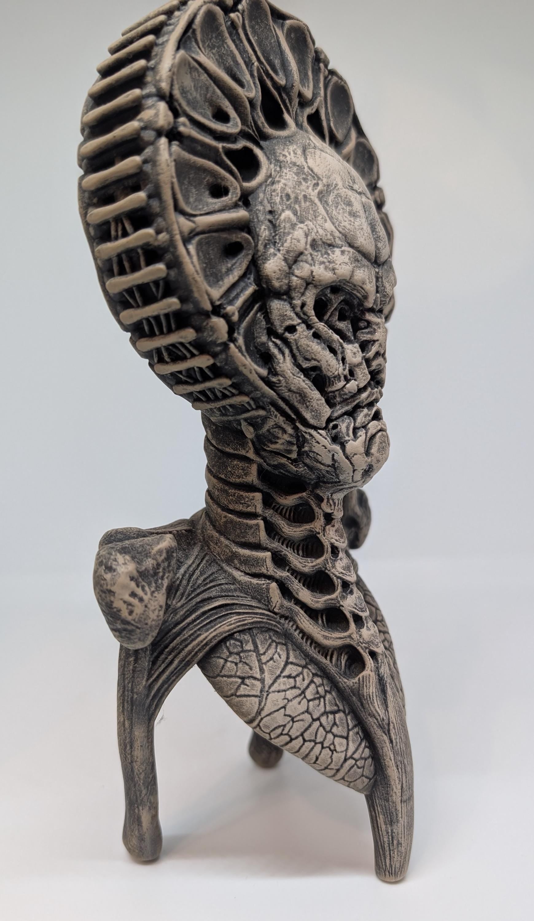 The Monarch  Figurine 3D printing resin / Height 8.7 inches (22cm / 220mm)