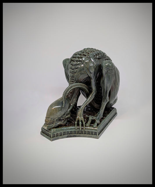 Alien Sitting 3D Resin Sculpture, Hand-Painted, 6.9 in (17.5 cm)