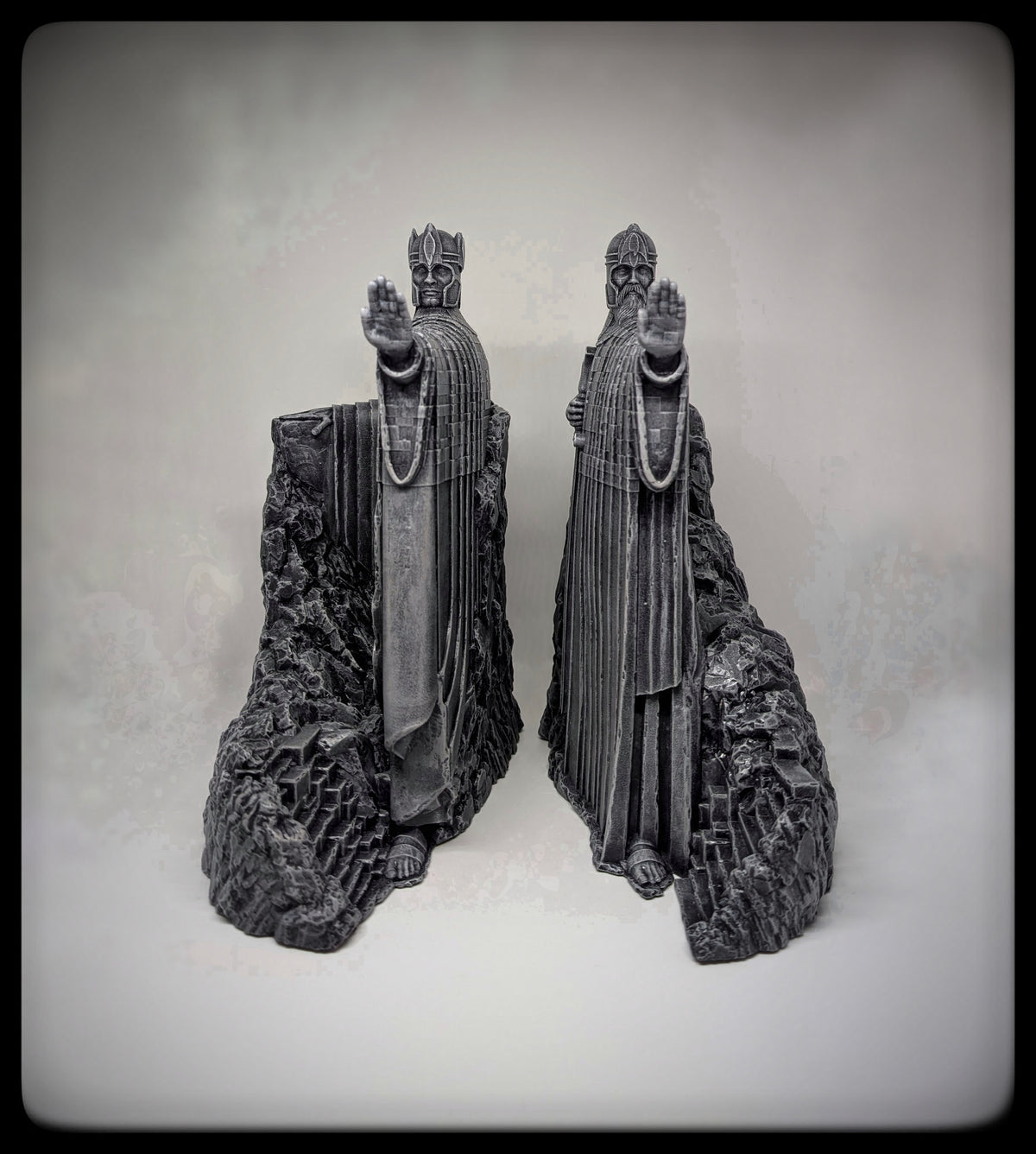 Lord of the Rings -Inspired Argonath Kings Resin Statues Height: 11 inches (28 cm / 280 mm)  (Set of 2)