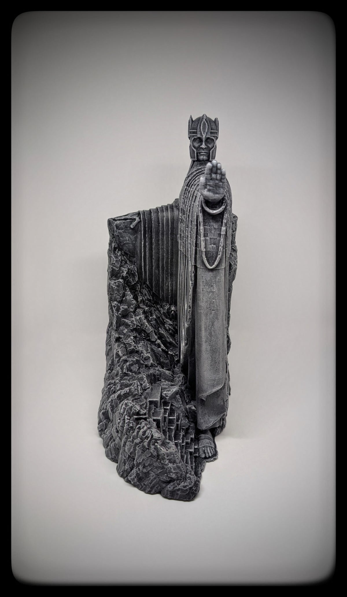 Lord of the Rings -Inspired Argonath Kings Resin Statues Height: 11 inches (28 cm / 280 mm)  (Set of 2)