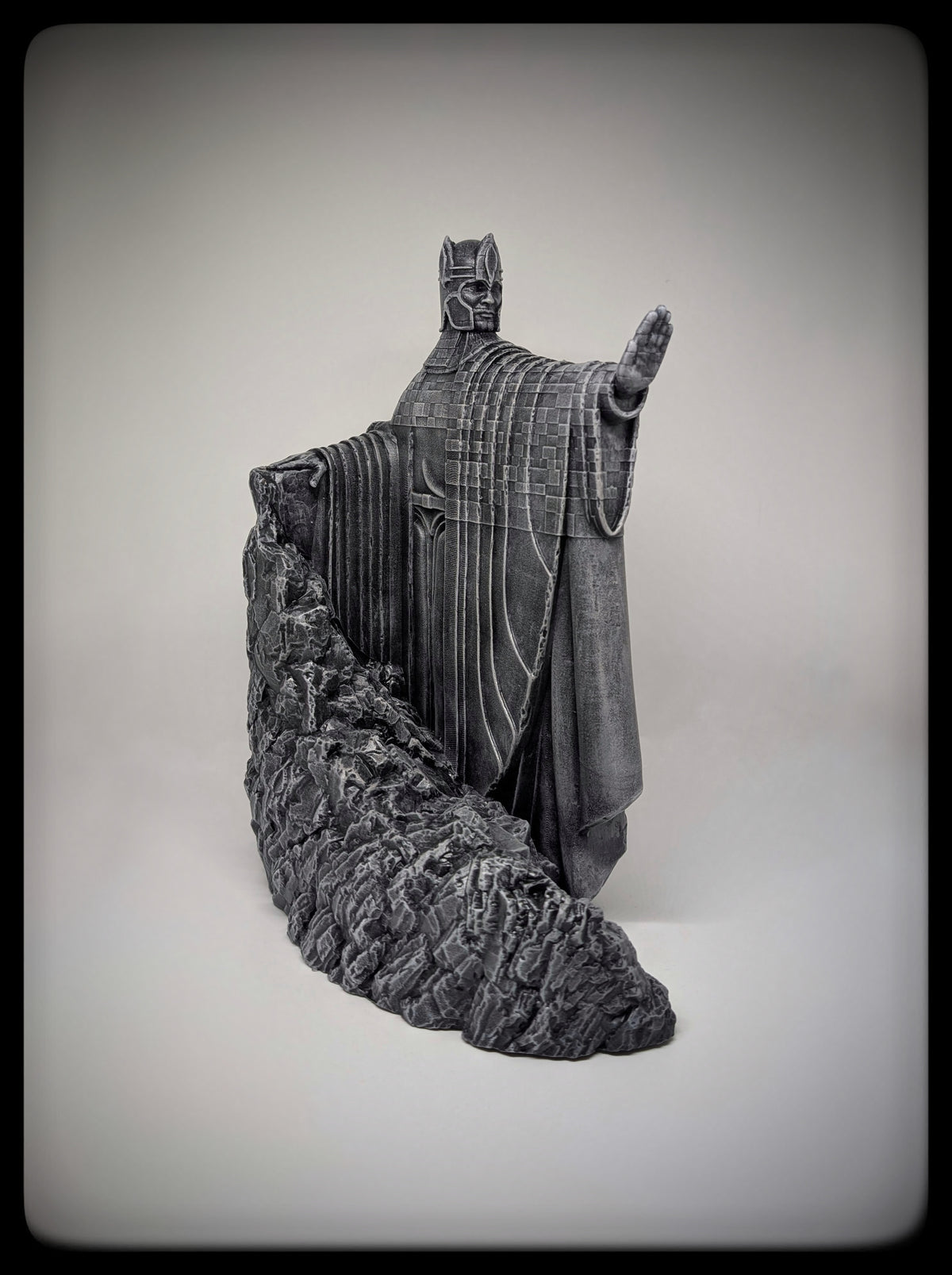 Lord of the Rings -Inspired Argonath Kings Resin Statues Height: 11 inches (28 cm / 280 mm)  (Set of 2)
