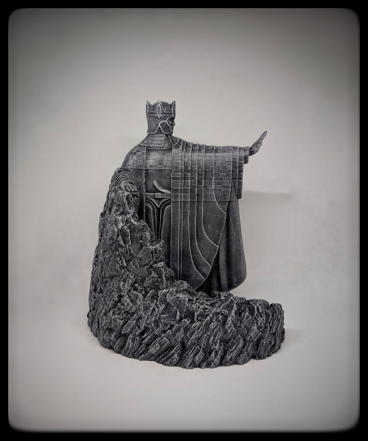 Lord of the Rings -Inspired Argonath Kings Resin Statues Height: 11 inches (28 cm / 280 mm)  (Set of 2)