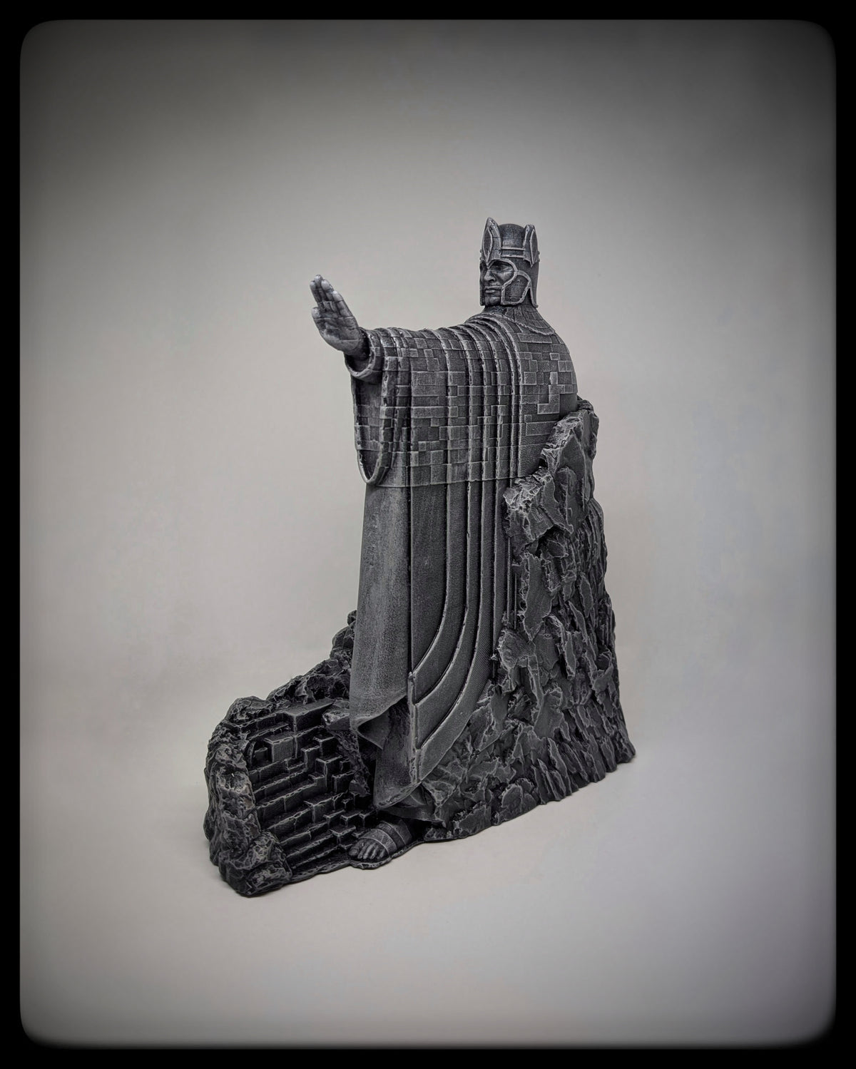 Lord of the Rings -Inspired Argonath Kings Resin Statues Height: 11 inches (28 cm / 280 mm)  (Set of 2)