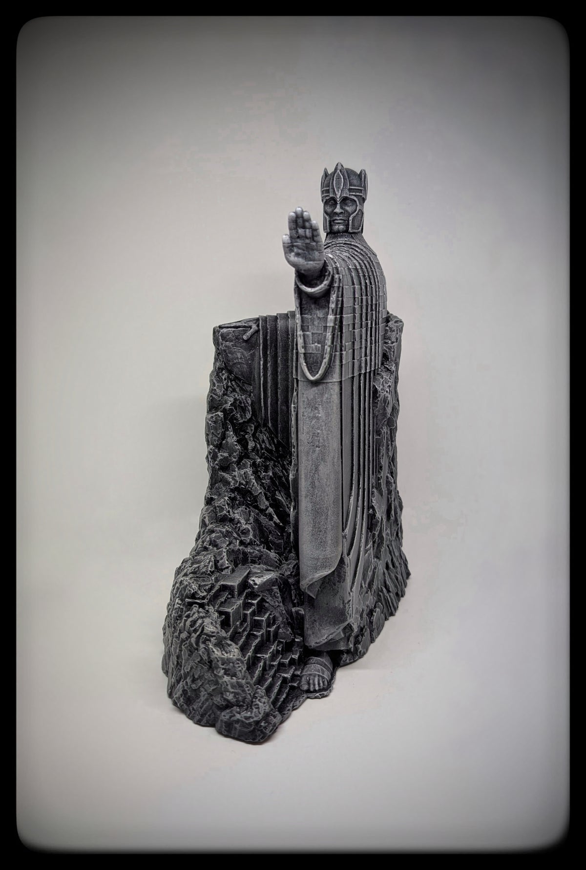 Lord of the Rings -Inspired Argonath Kings Resin Statues Height: 11 inches (28 cm / 280 mm)  (Set of 2)