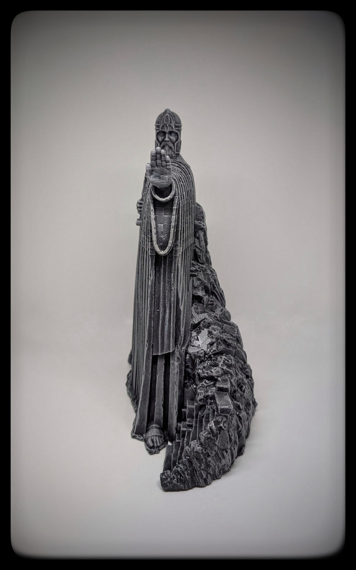 Lord of the Rings -Inspired Argonath Kings Resin Statues Height: 11 inches (28 cm / 280 mm)  (Set of 2)