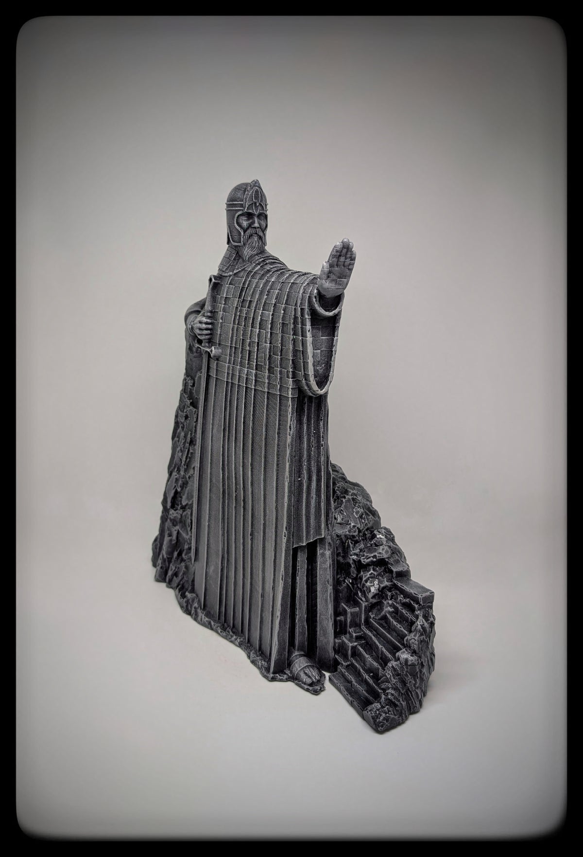 Lord of the Rings -Inspired Argonath Kings Resin Statues Height: 11 inches (28 cm / 280 mm)  (Set of 2)