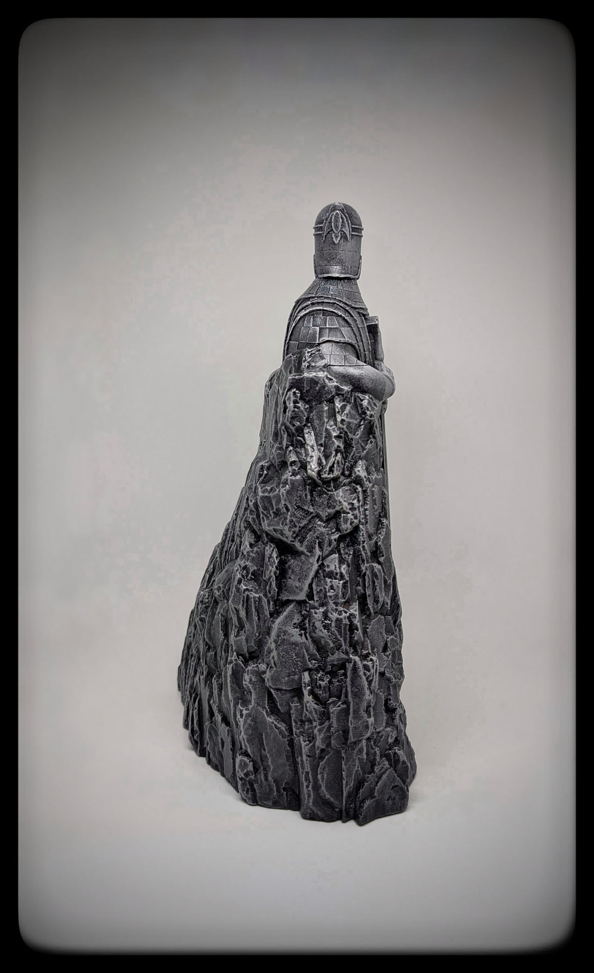 Lord of the Rings -Inspired Argonath Kings Resin Statues Height: 11 inches (28 cm / 280 mm)  (Set of 2)