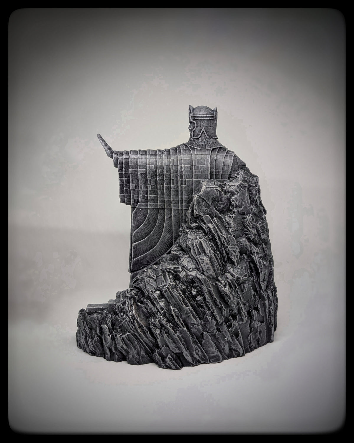 Lord of the Rings -Inspired Argonath Kings Resin Statues Height: 11 inches (28 cm / 280 mm)  (Set of 2)