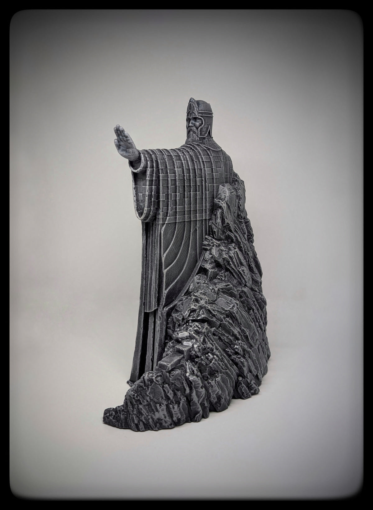 Lord of the Rings -Inspired Argonath Kings Resin Statues Height: 11 inches (28 cm / 280 mm)  (Set of 2)