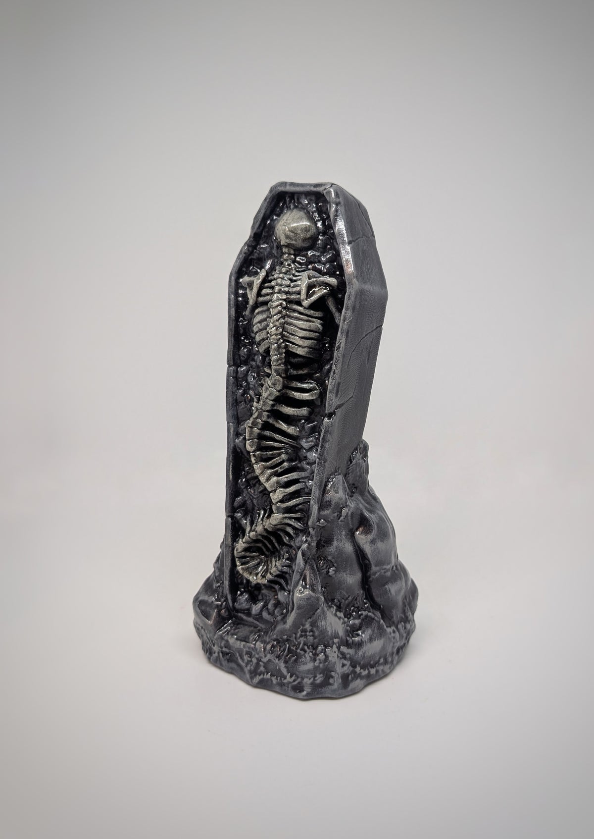 Homunculus Coffin - Hand-Painted Resin 3D Sculpture 6.89in (17.5cm) Dark Art