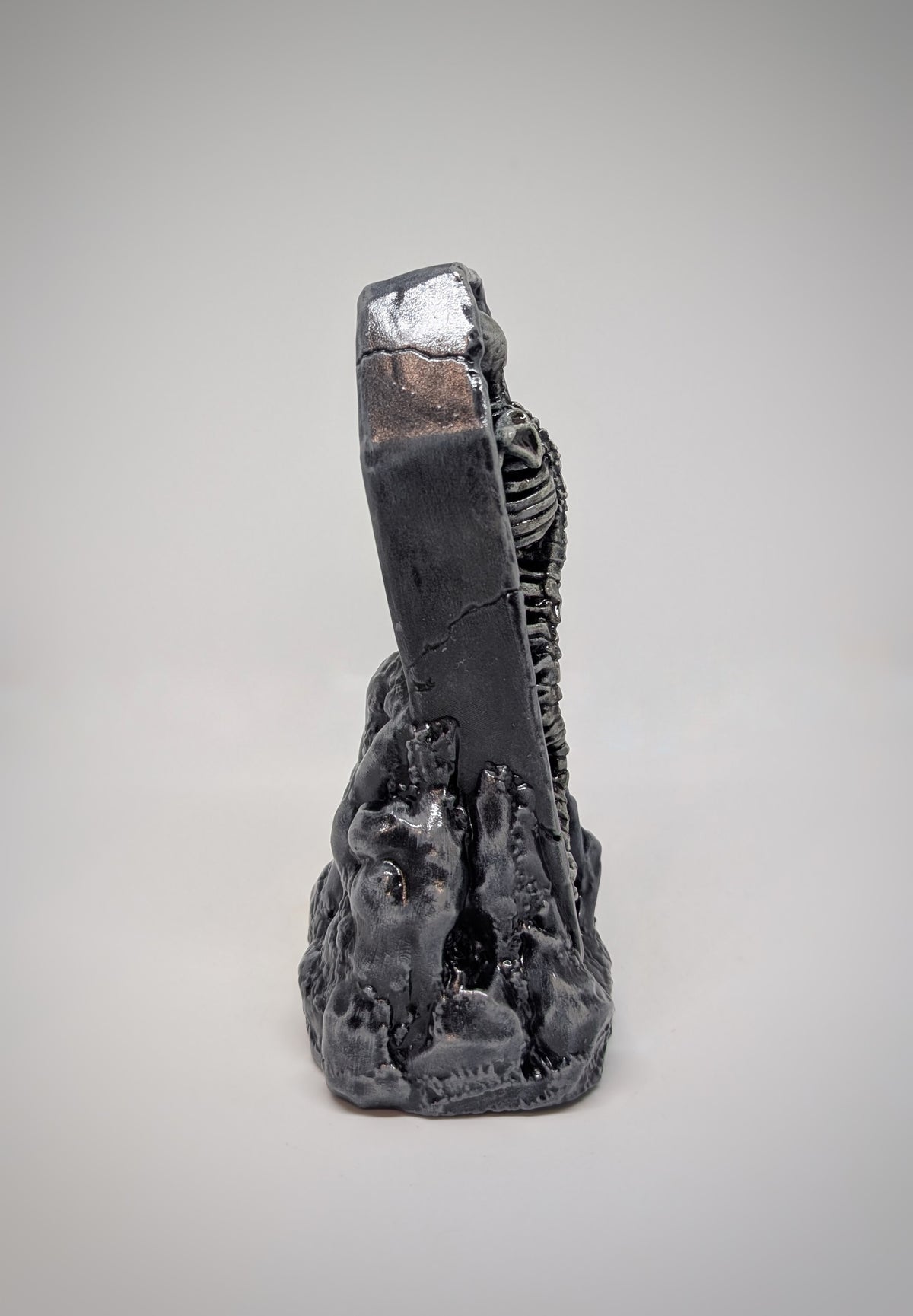 Homunculus Coffin - Hand-Painted Resin 3D Sculpture 6.89in (17.5cm) Dark Art