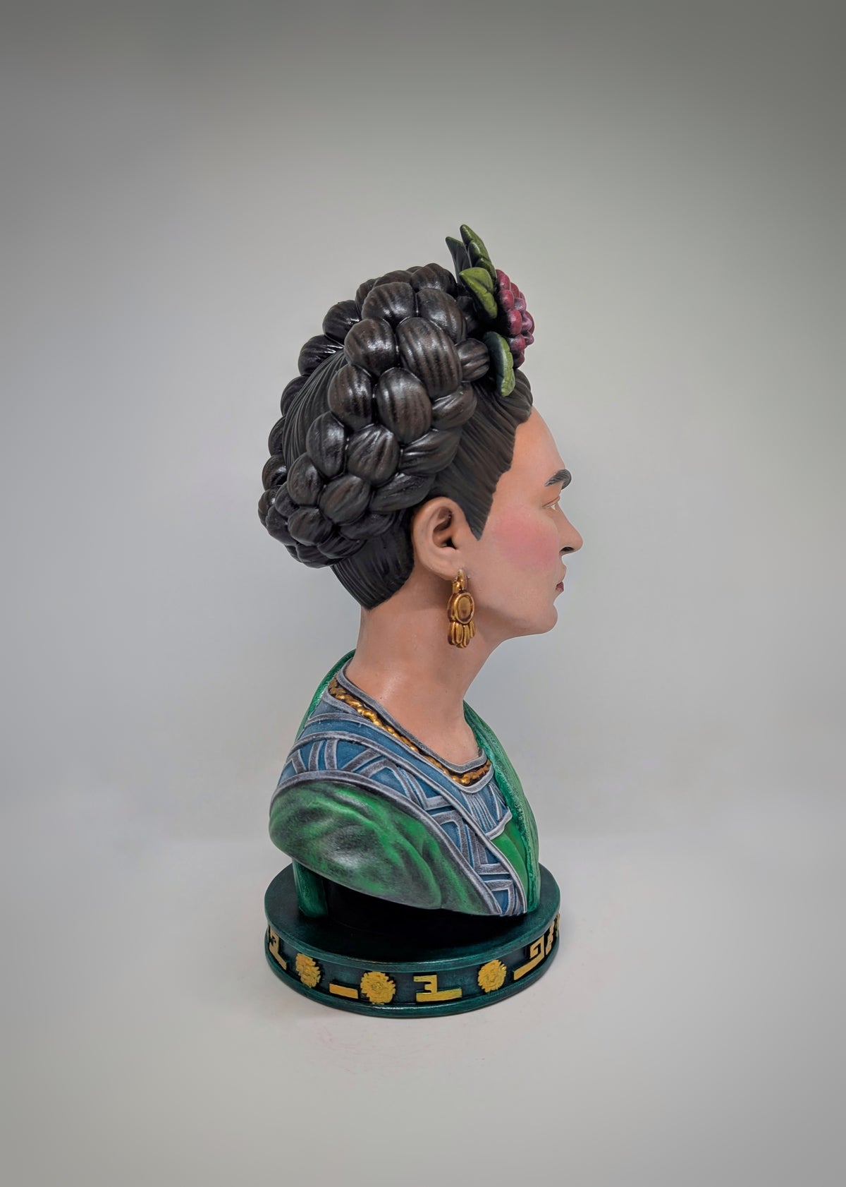 Frida Kahlo Bust Sculpture 3D Resin Hand Painted 10.83" (27.5 cm) Art Figure