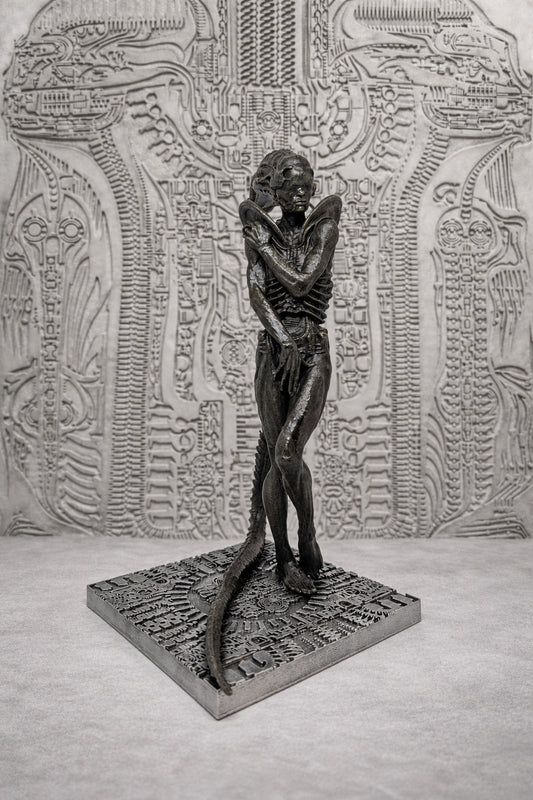 Alien Hybrid Venus – 3D Printed Resin Figure, Hand-Painted, 11.4 in (29 cm)