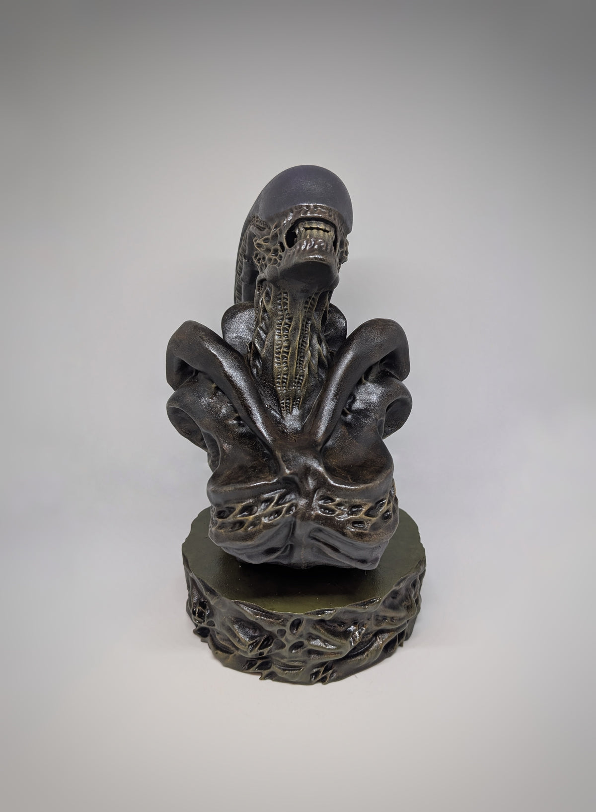 Alien Xenomorph Sculpture Hand-Painted ,3D Resin 11.4" (29 cm)