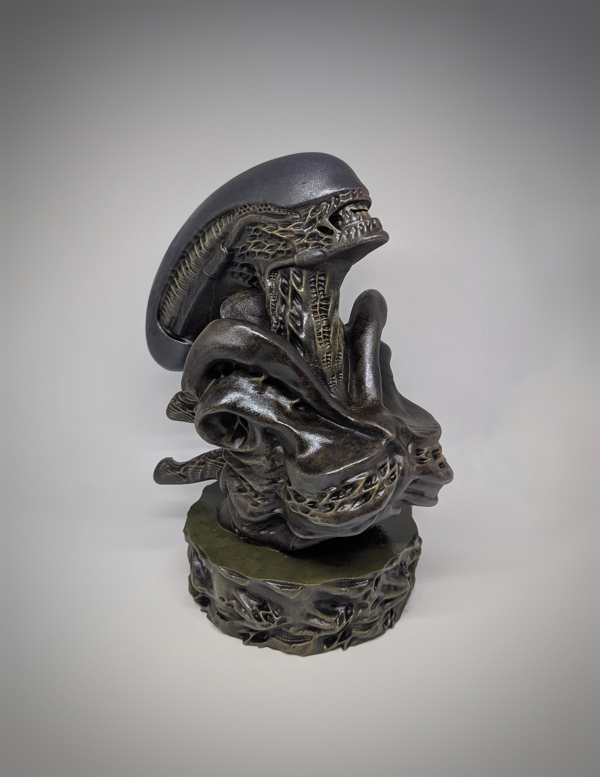 Alien Xenomorph Sculpture Hand-Painted ,3D Resin 11.4" (29 cm)
