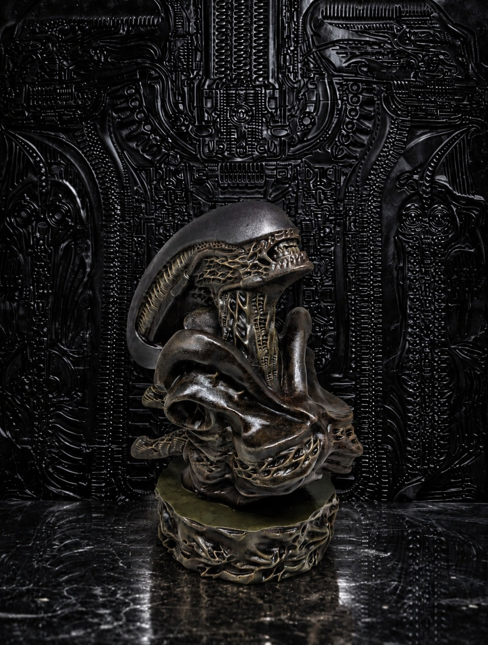 Alien Xenomorph Sculpture Hand-Painted ,3D Resin 11.4" (29 cm)