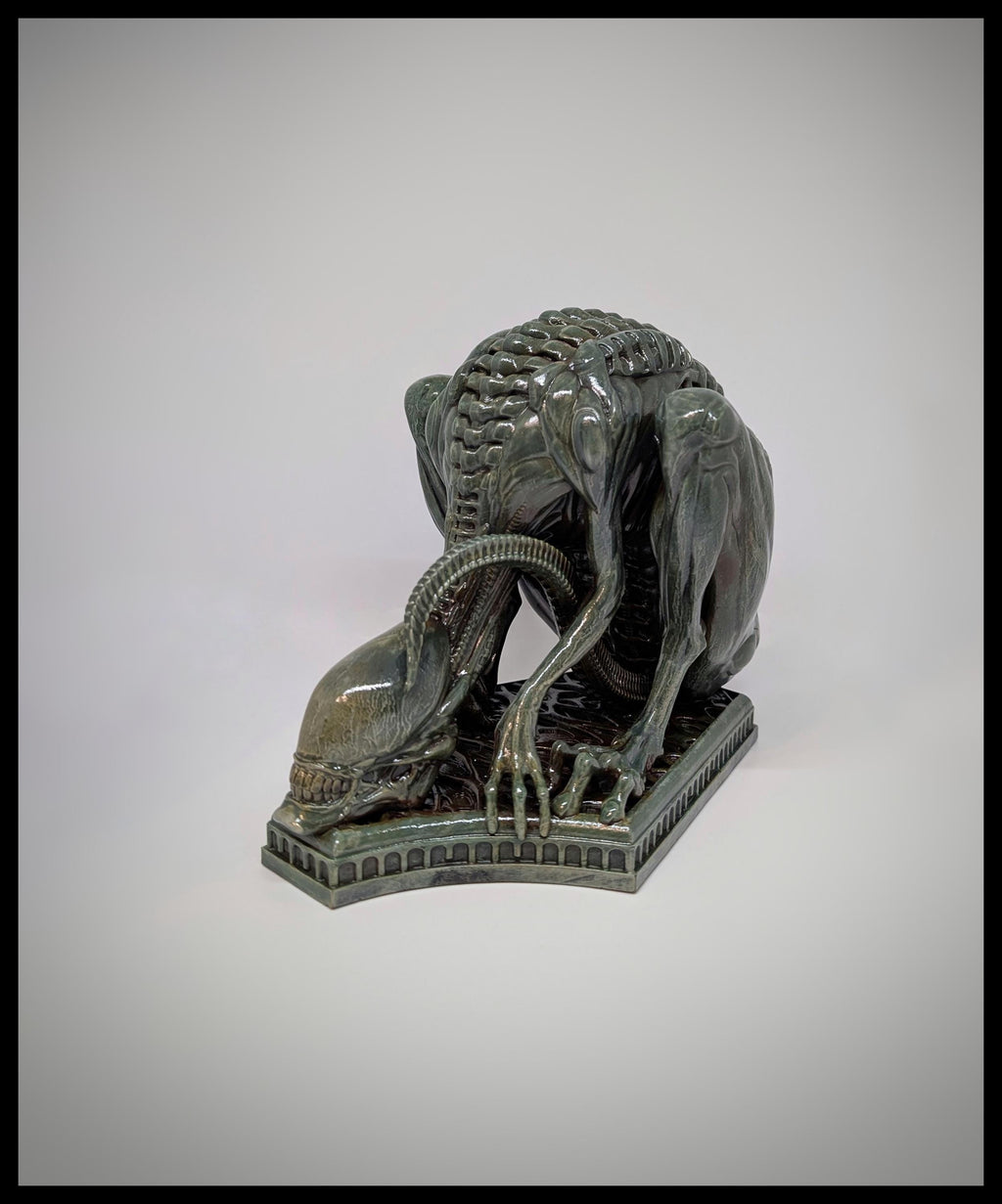 Inspired by H.R. Giger Alien Sitting 3D Resin Sculpture 6.9 in (17.5 cm/175mm)