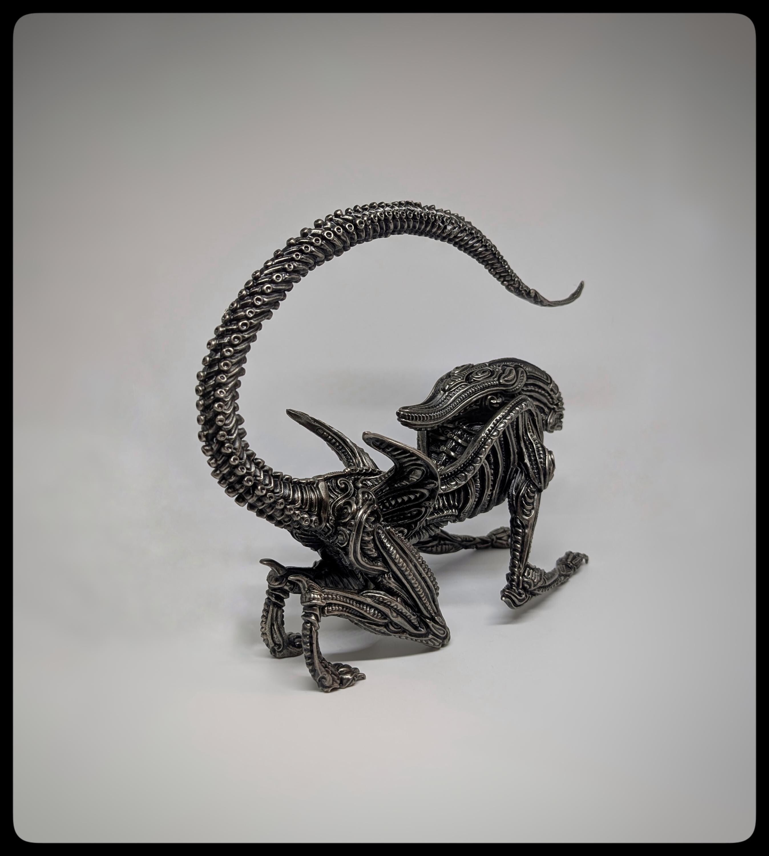 Inspired by H.R. Giger - Alien 2 / Design by Zane Rogers / 11.4 in (29 cm/290mm)