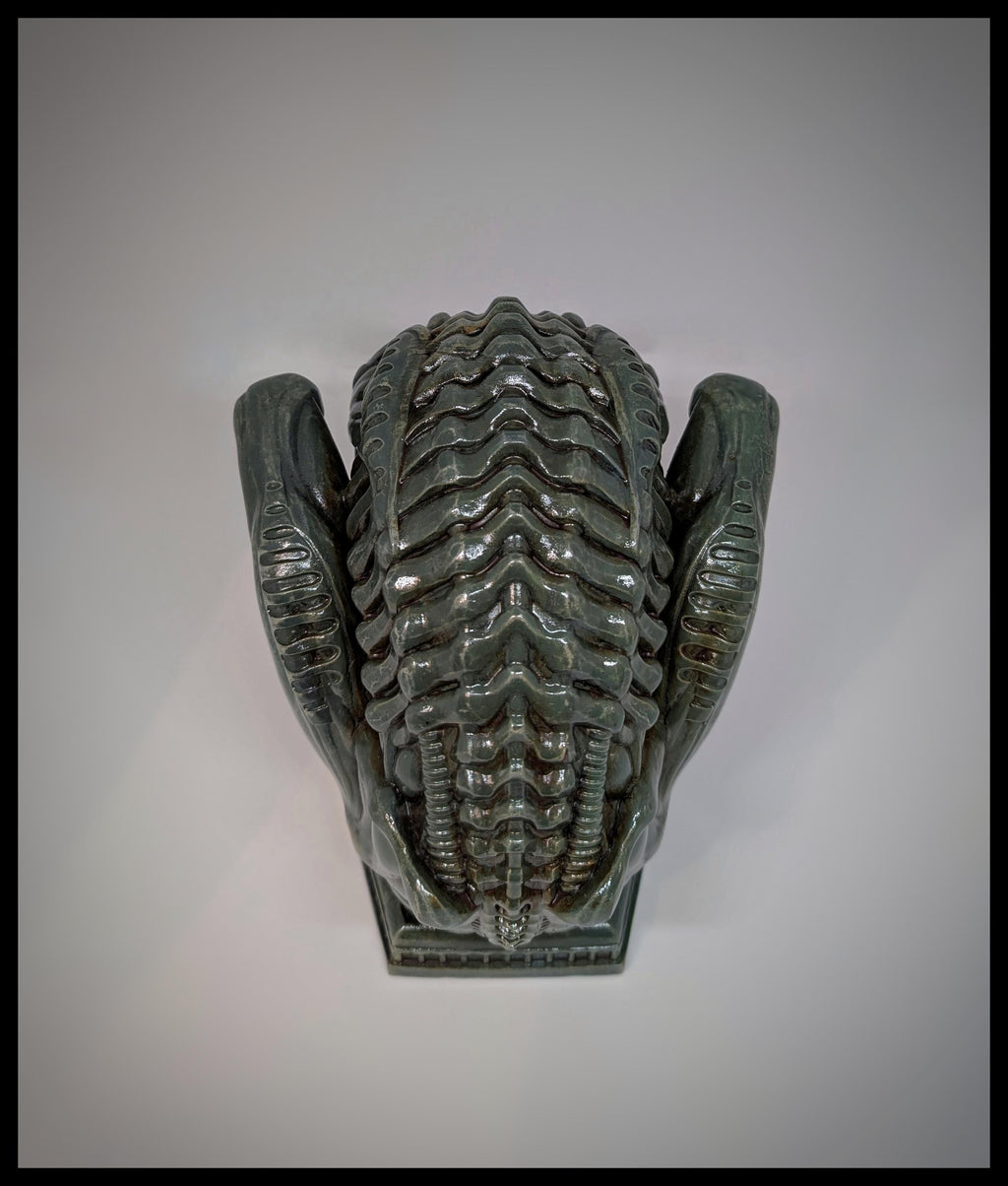 Inspired by H.R. Giger Alien Sitting 3D Resin Sculpture 6.9 in (17.5 cm/175mm)