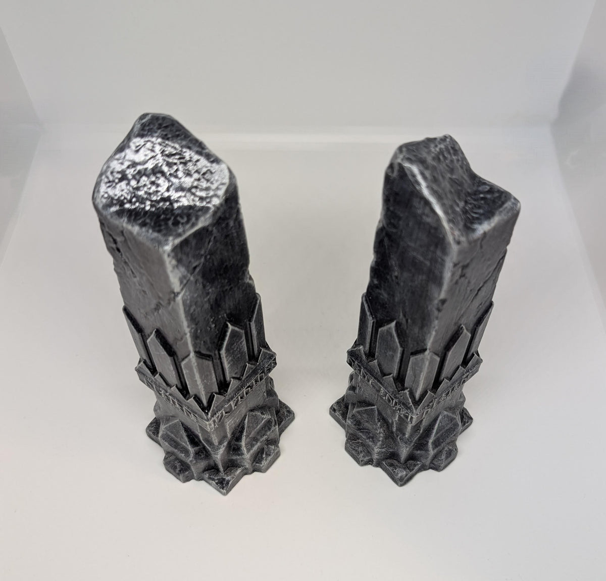 Lord of the Rings – 2x Moria Columns for Games – Height 7.9 inches (20 cm)