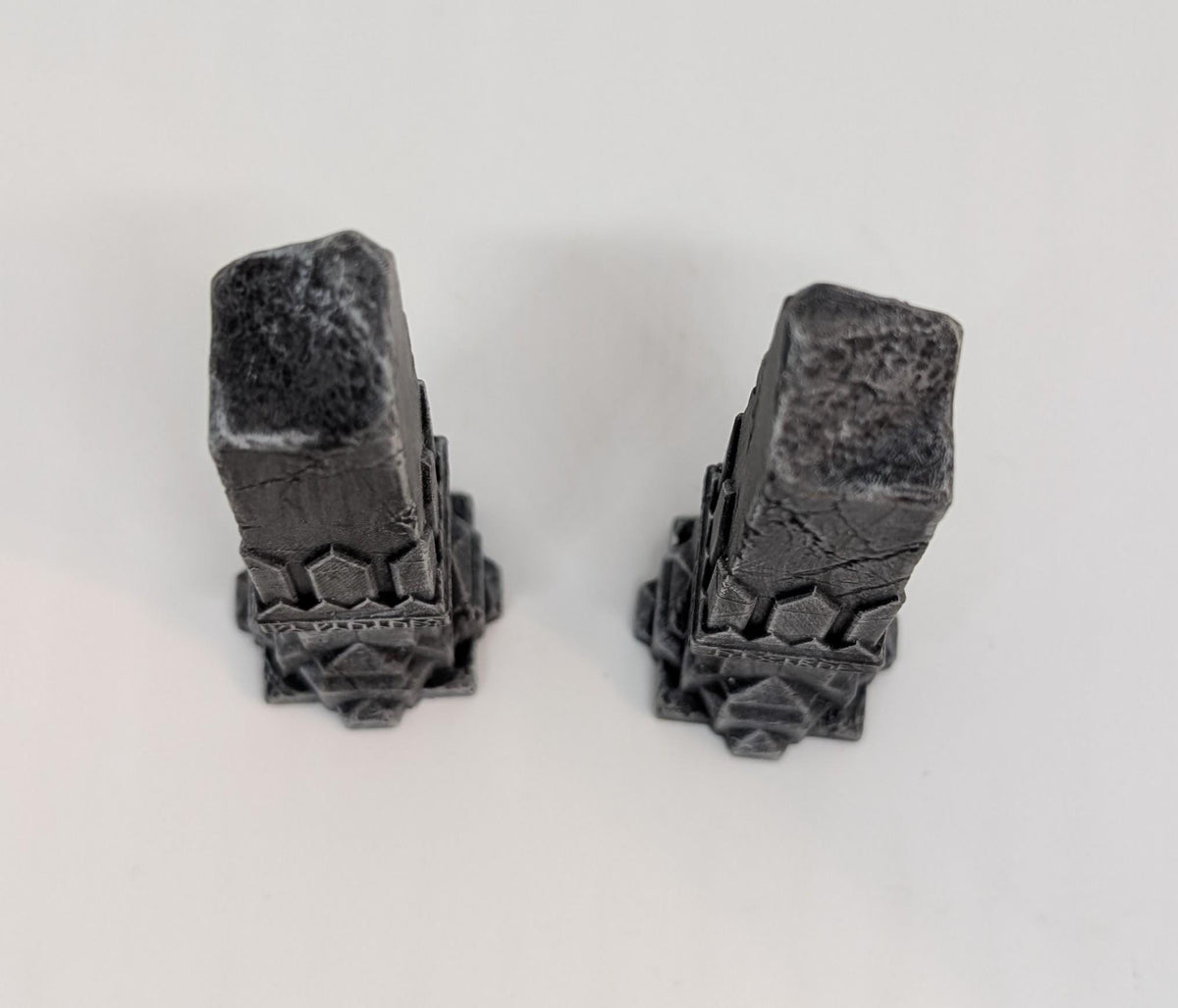 Lord of the Rings – 2x Moria Columns for Games – Height 3.54 inches (9 cm)