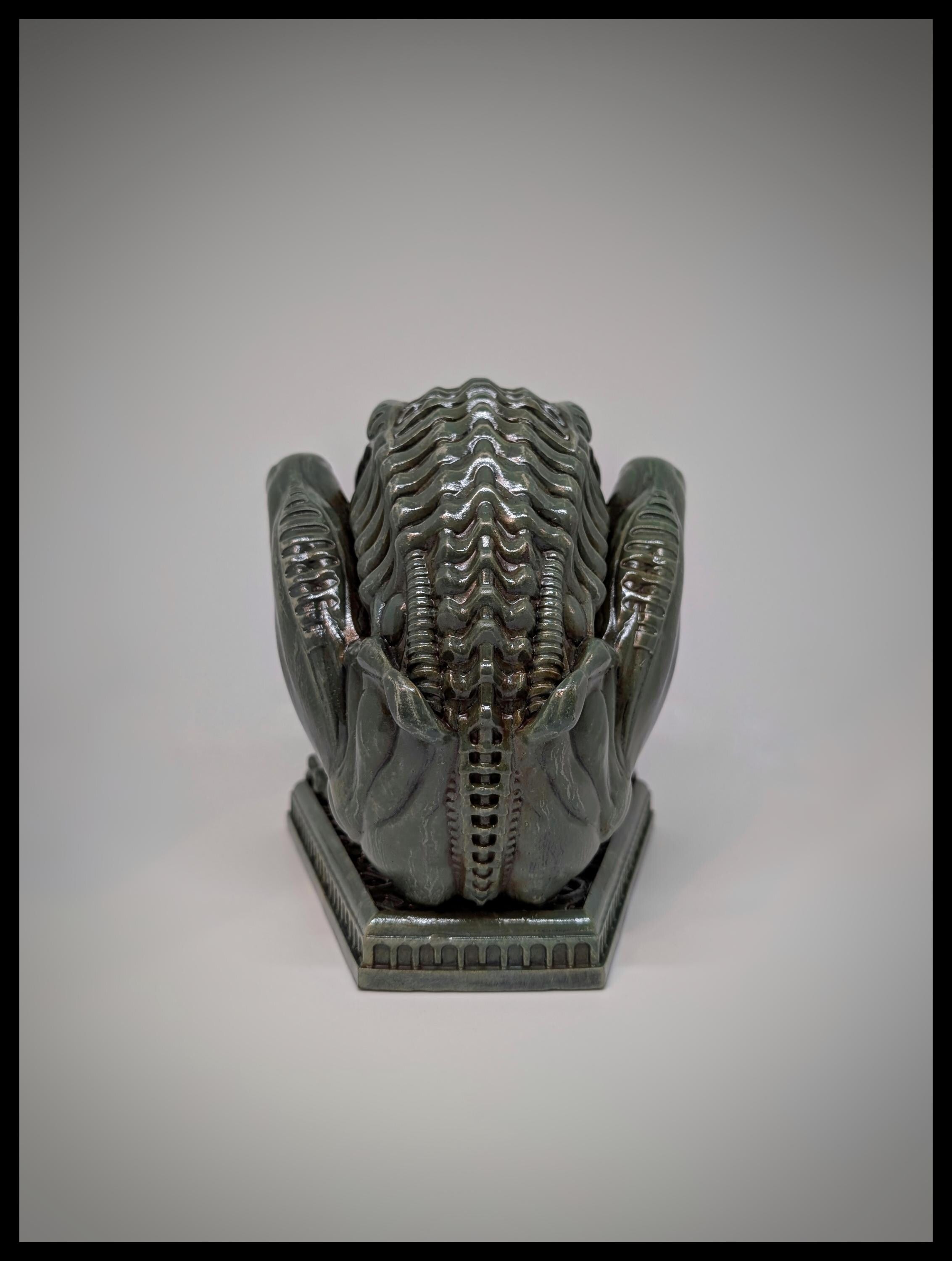 Inspired by H.R. Giger Alien Sitting 3D Resin Sculpture 6.9 in (17.5 cm/175mm)