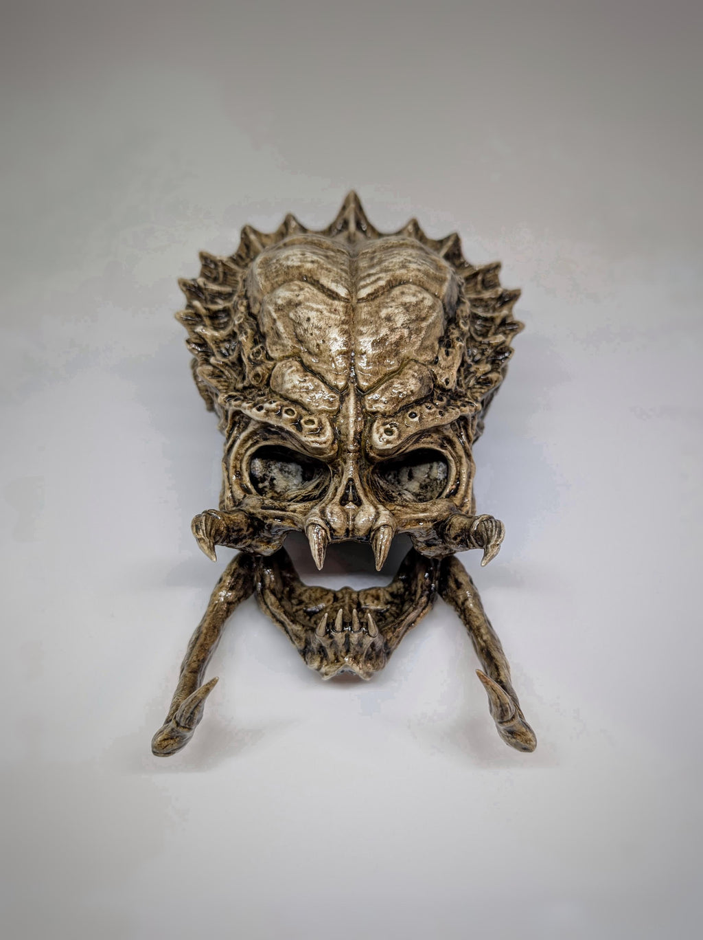 Predator Skull Trophy Sculpture 3D Resin 10.2 inches (26 cm) x 6.3 inches (16 cm)