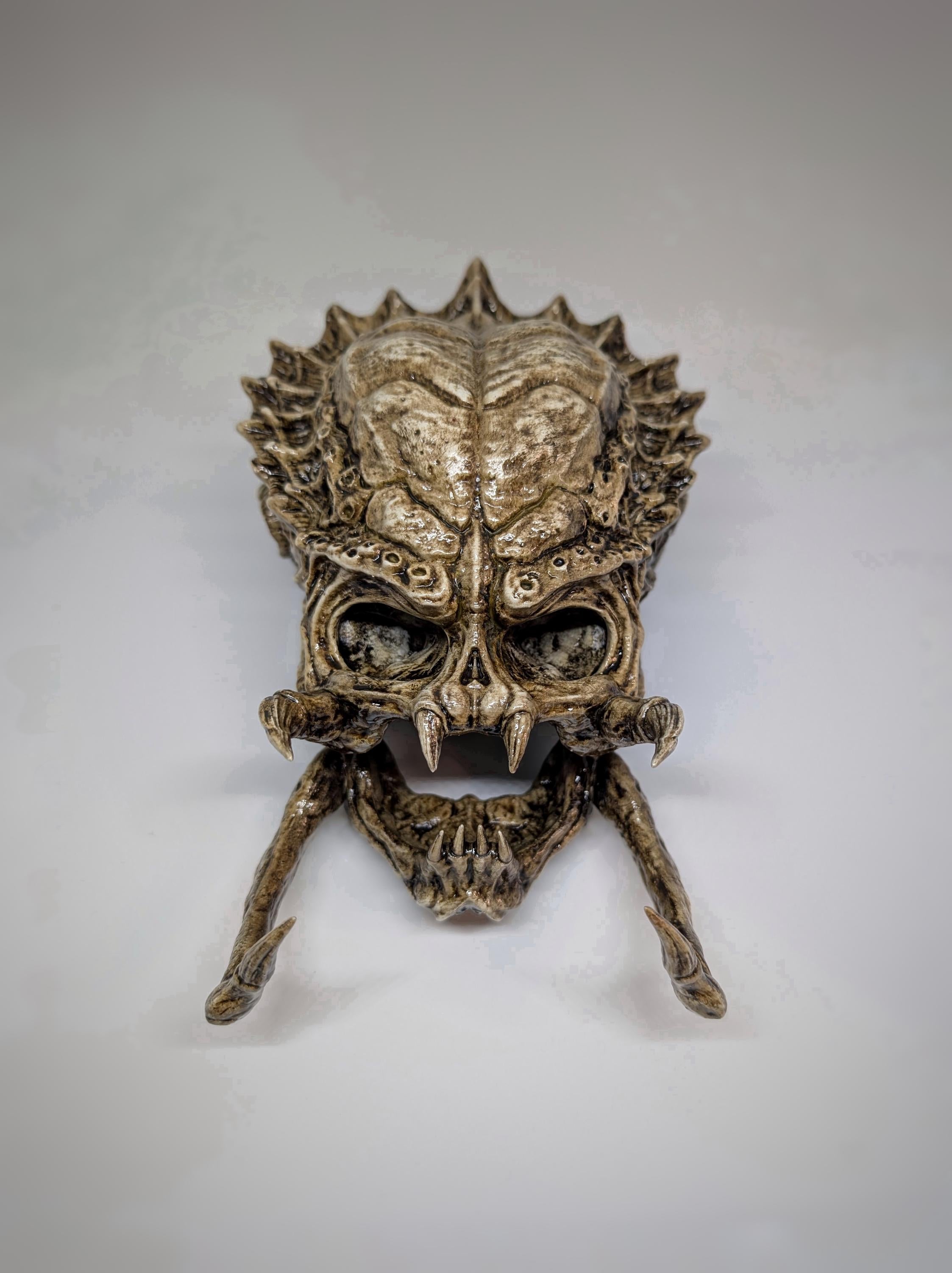 Predator Skull Trophy Sculpture 3D Resin 10.2 inches (26 cm) x 6.3 inches (16 cm)