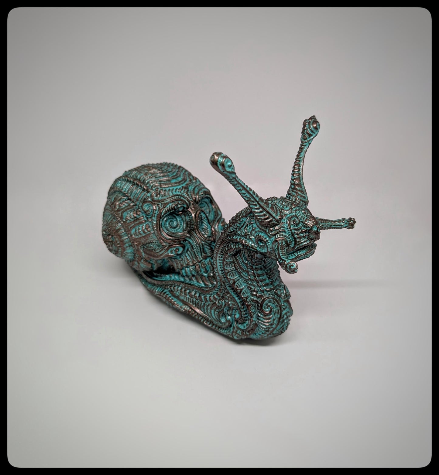 3D Resin Skull Snail Figurine –Height 6.10 inches (15.5 cm) x Length 8.27 inches (21 cm)