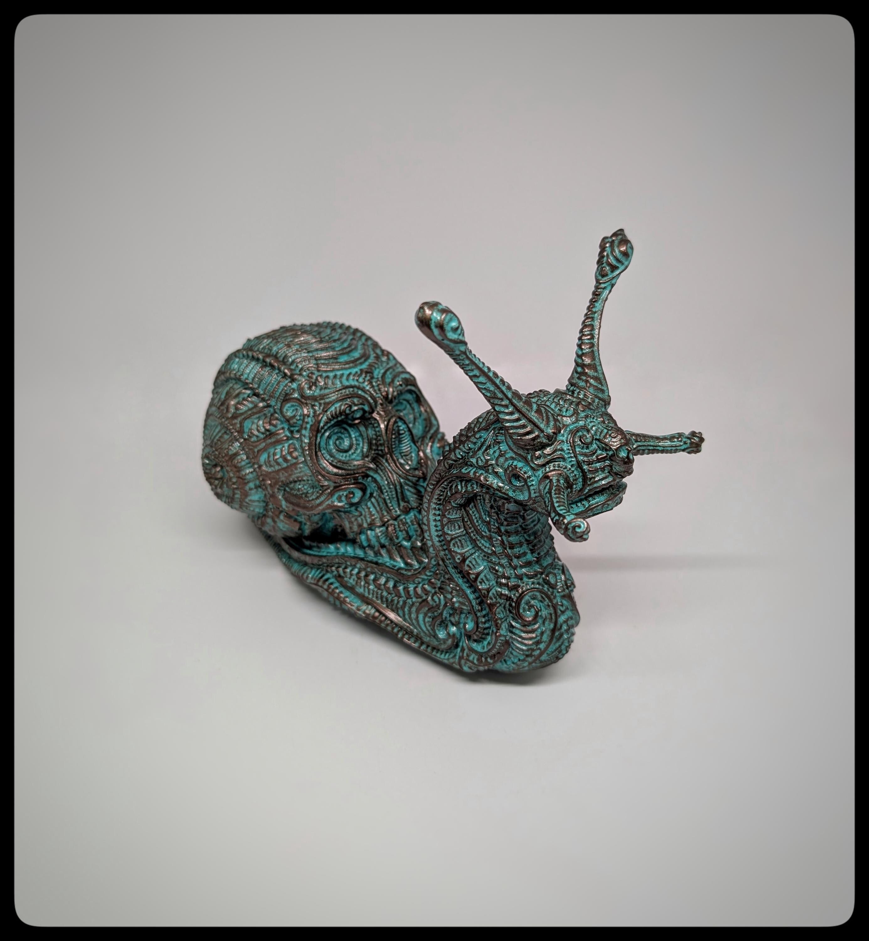 3D Resin Skull Snail Figurine –Height 6.10 inches (15.5 cm) x Length 8.27 inches (21 cm)