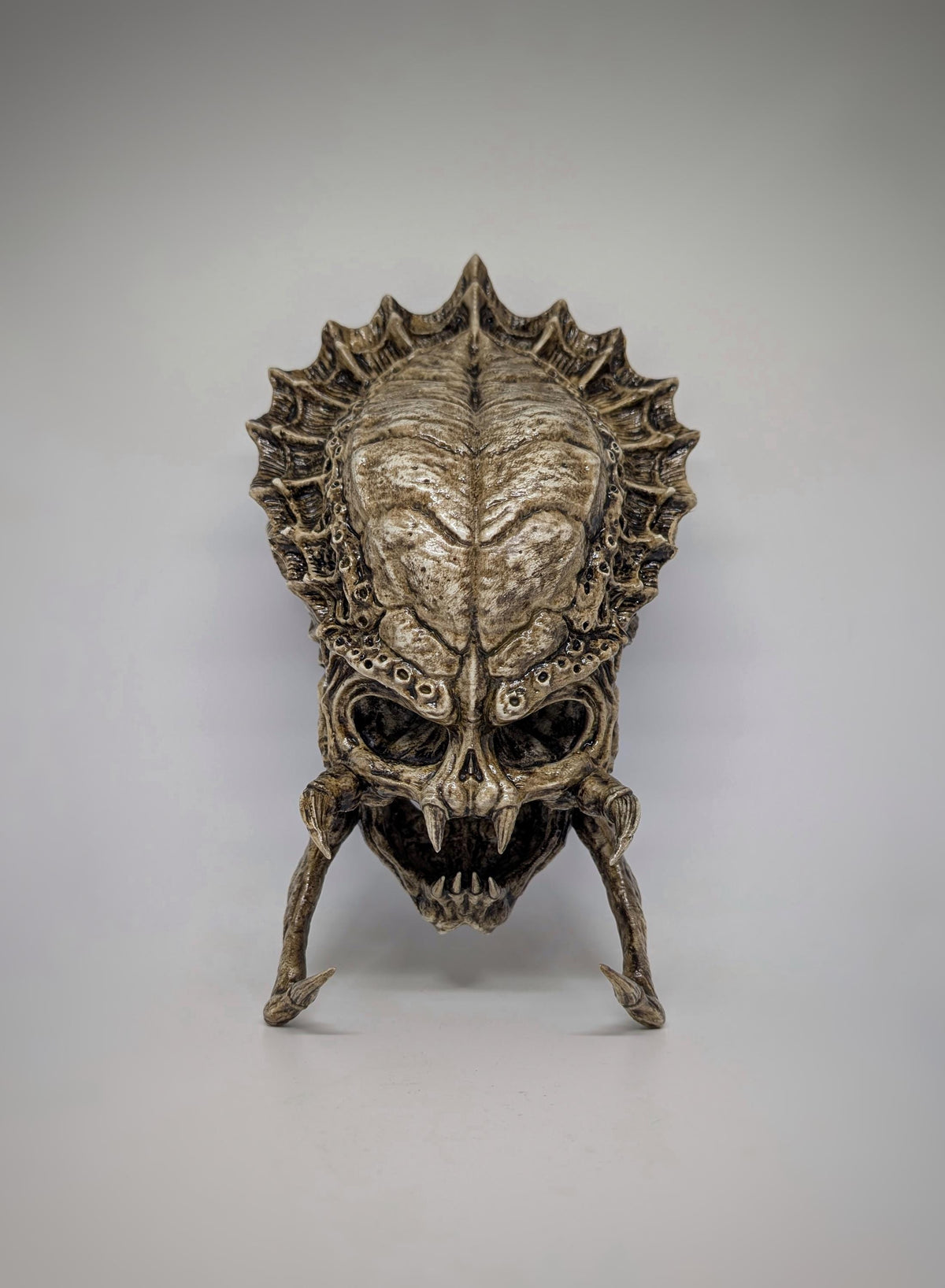 Predator Skull Trophy Sculpture 3D Resin 10.2 inches (26 cm) x 6.3 inches (16 cm)