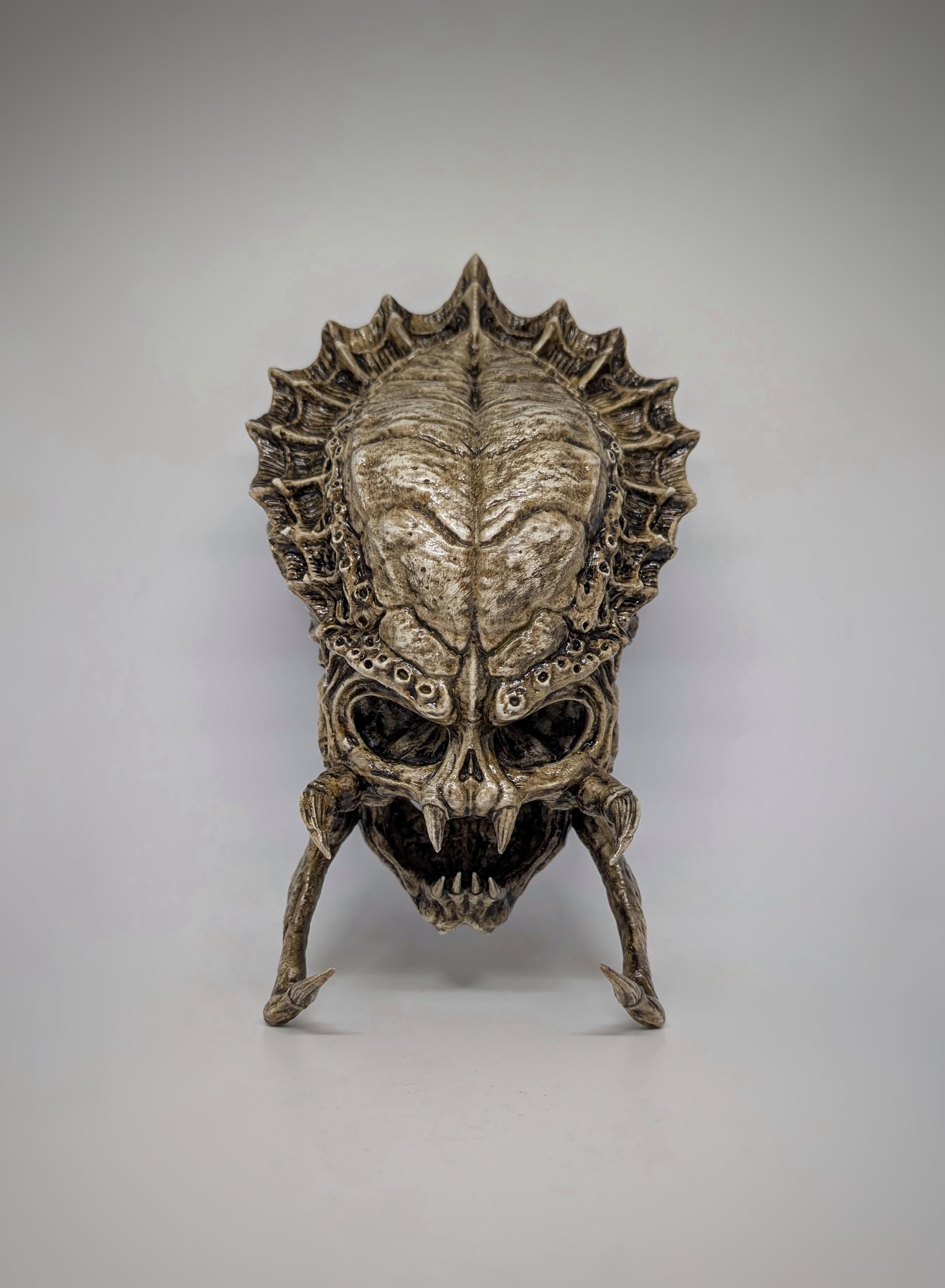 Predator Skull Trophy Sculpture 3D Resin 10.2 inches (26 cm) x 6.3 inches (16 cm)