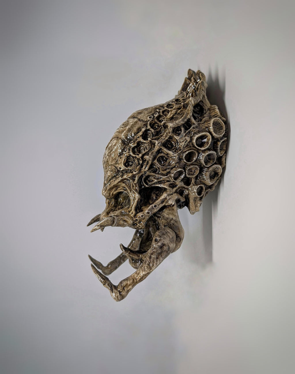 Predator Skull Trophy Sculpture 3D Resin 10.2 inches (26 cm) x 6.3 inches (16 cm)