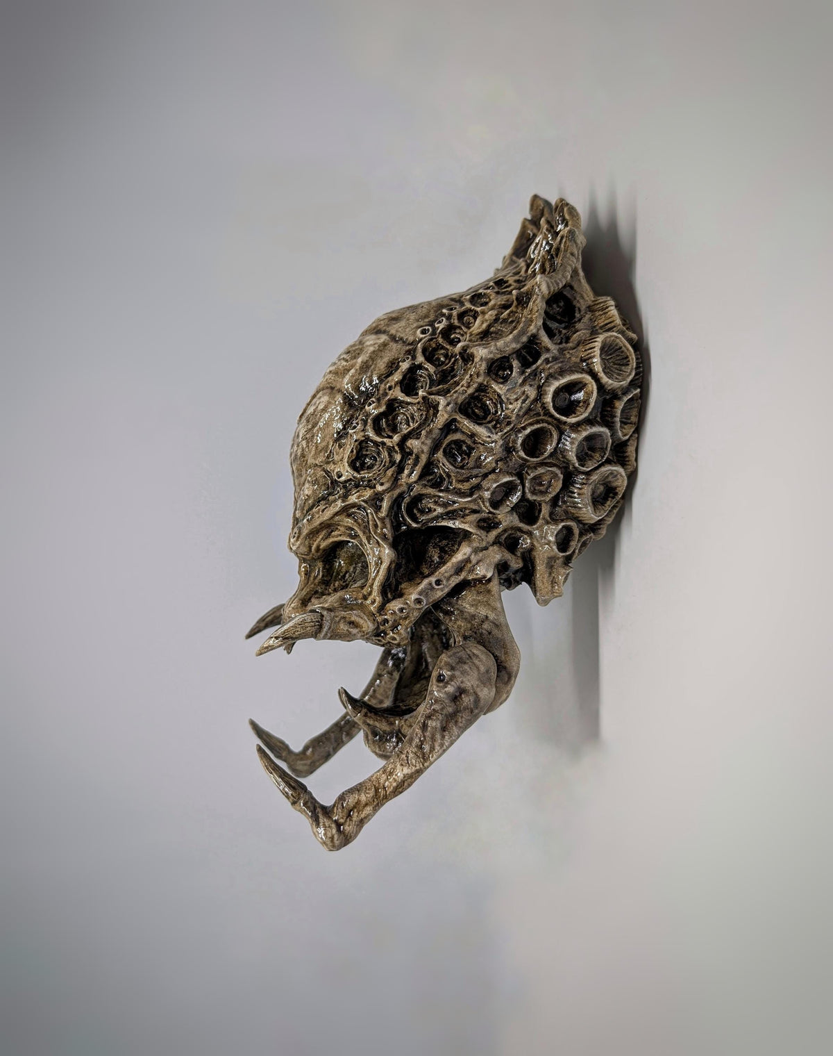 Predator Skull Trophy Sculpture 3D Resin 10.2 inches (26 cm) x 6.3 inches (16 cm)