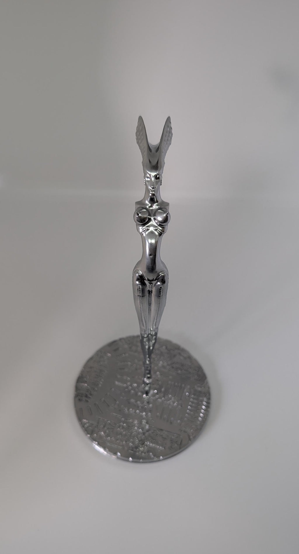 H.R. Giger Inspired Nubian Queen Statue – 3D Printed Resin Art Figure 7.87 "(20cm/ 200mm)