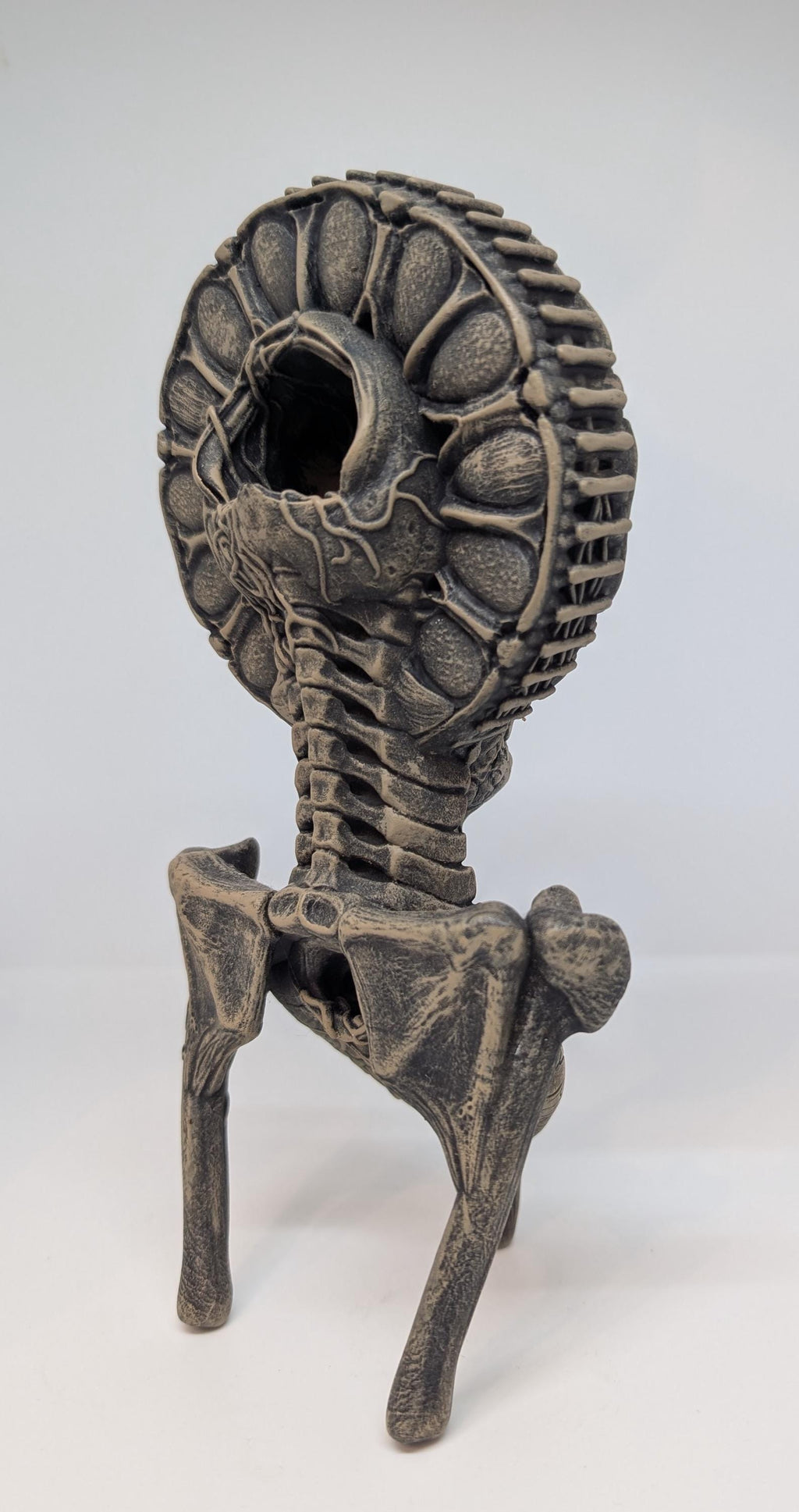 The Monarch  Figurine 3D printing resin / Height 8.7 inches (22cm / 220mm)