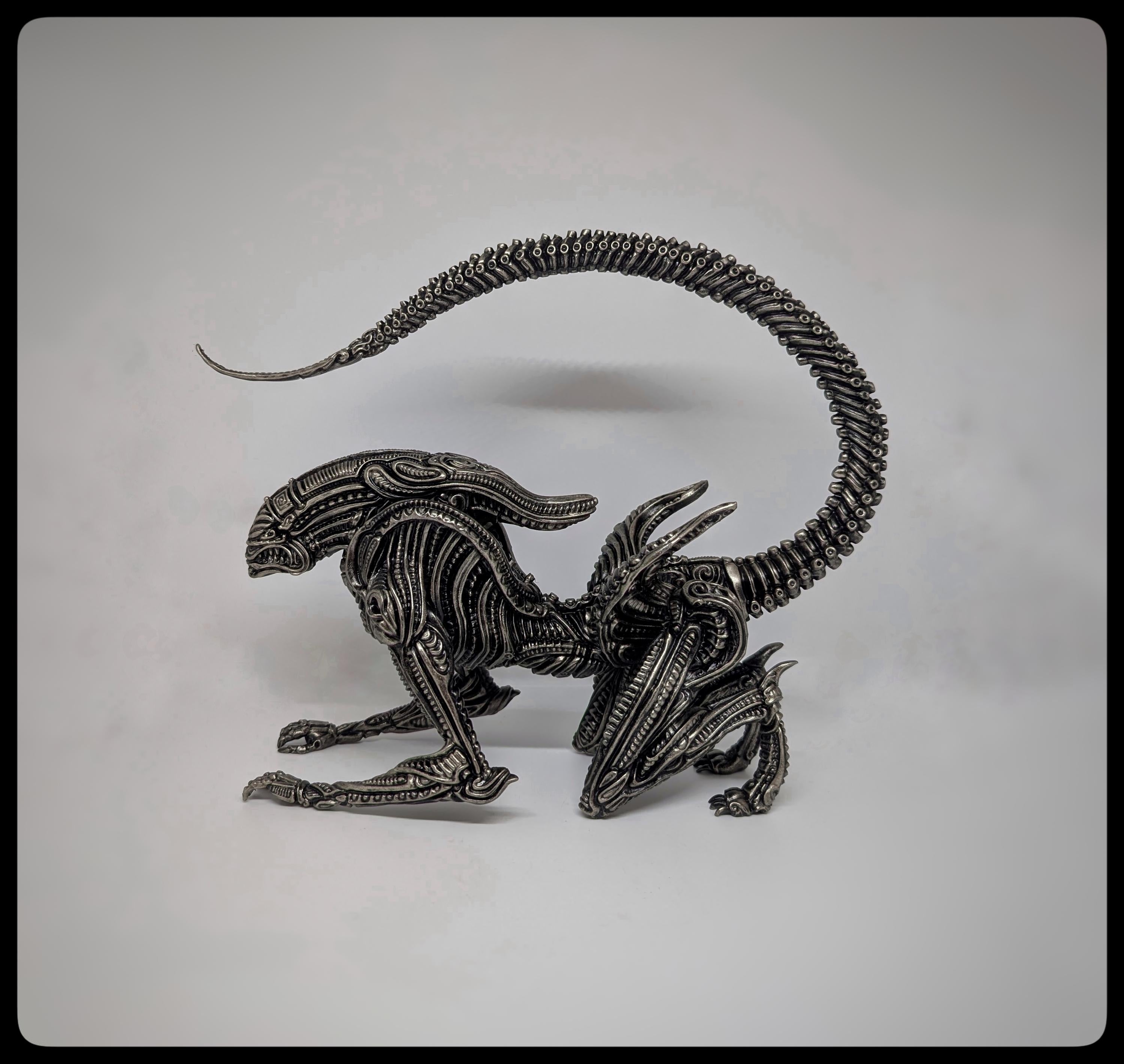 Inspired by H.R. Giger - Alien 2 / Design by Zane Rogers / 11.4 in (29 cm/290mm)