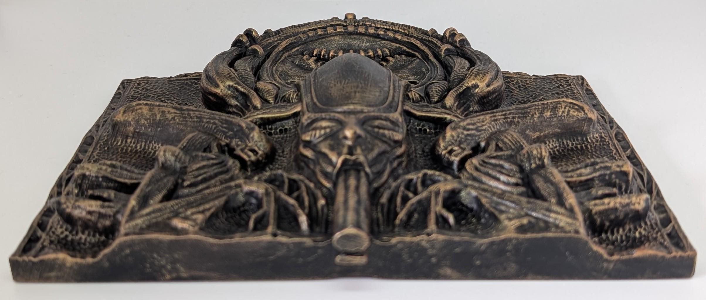 Alien wall sculpture 7.3" 3D print resin, hand-painted