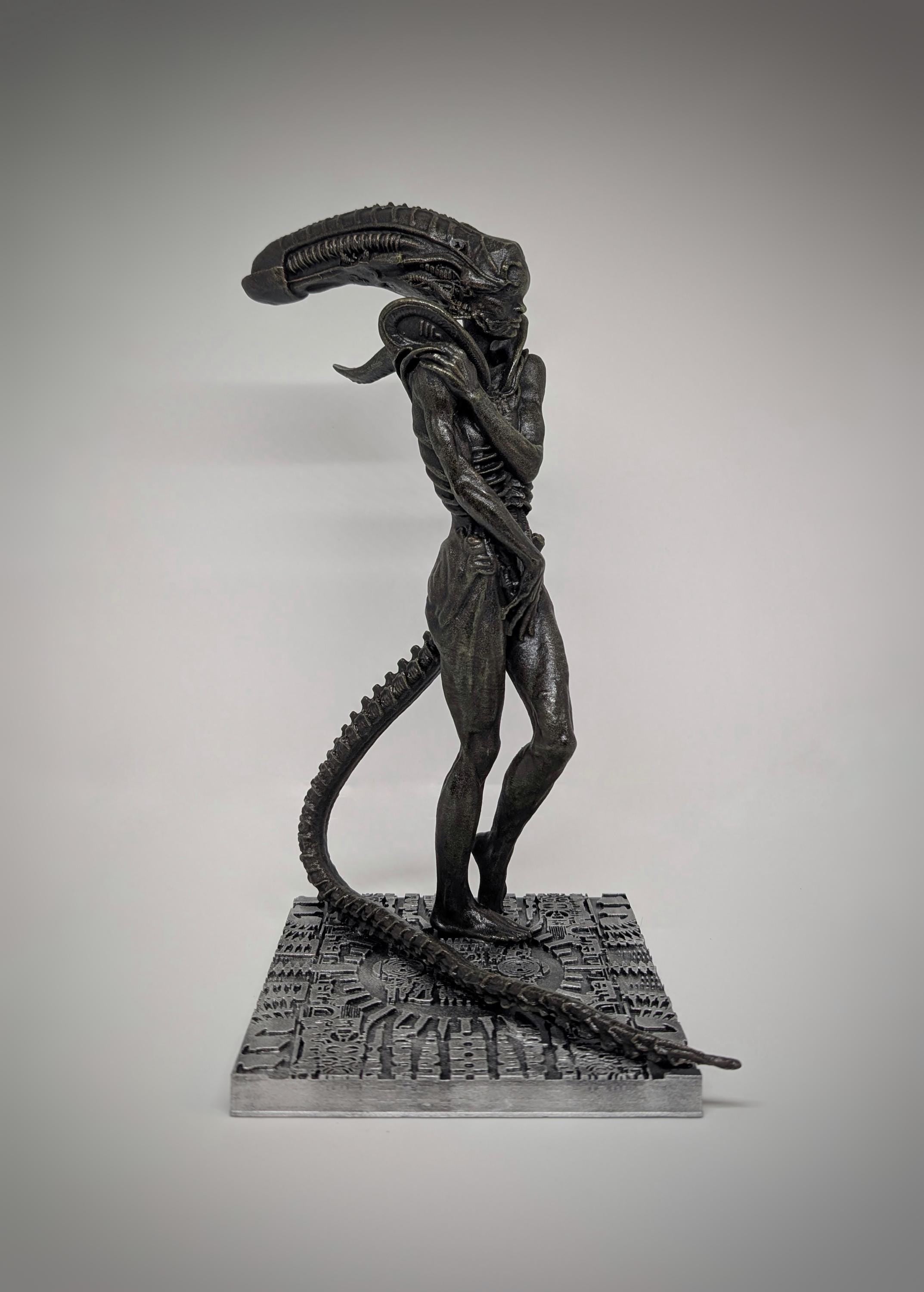 Inspired by H.R. Giger – Alien Hybrid Venus 3D Resin Sculpture /Height 11.4 in (29 cm/290mm)