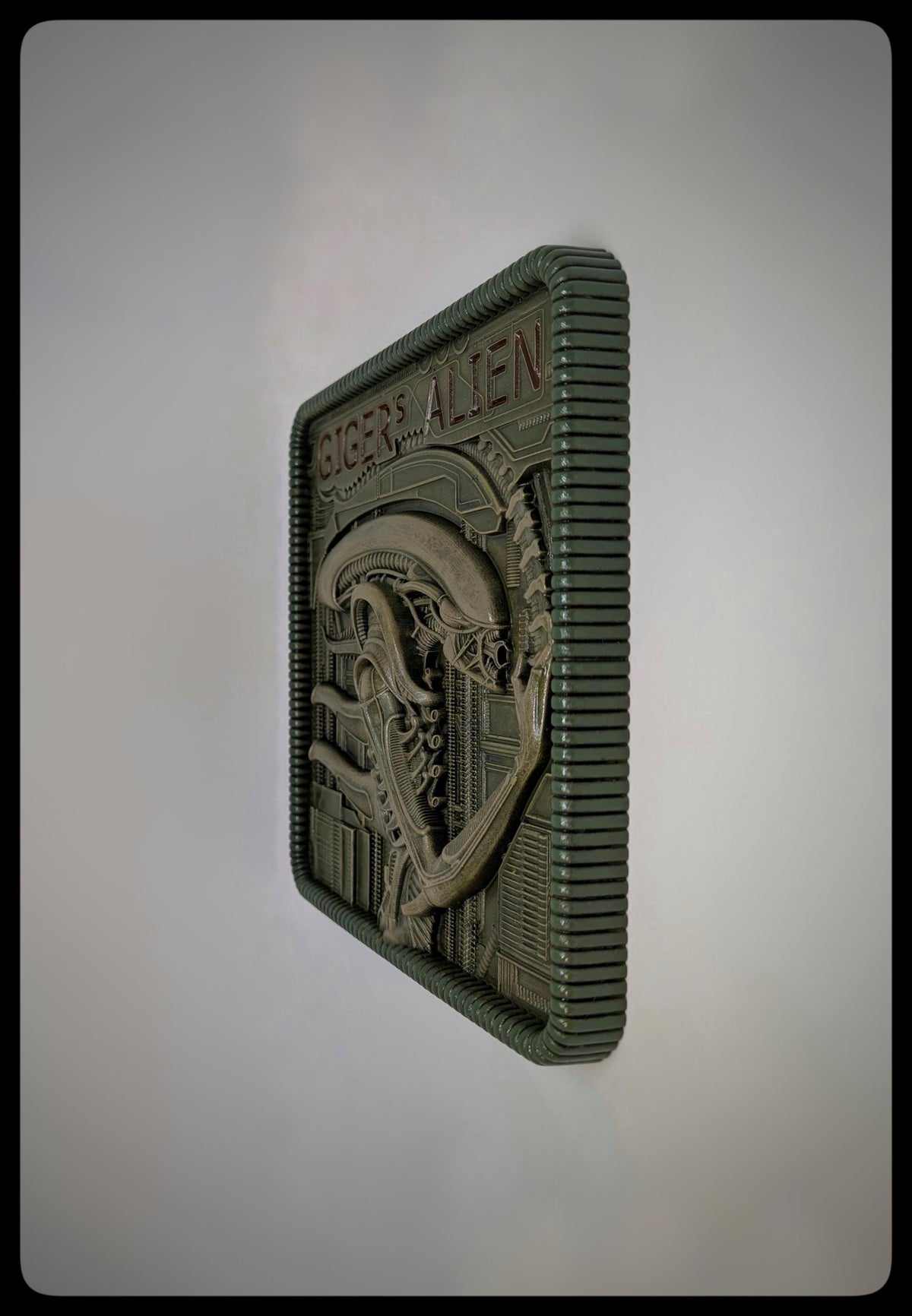 Alien Wall Plaque 10.2 in (26 cm / 260 mm) 3D Resin Art