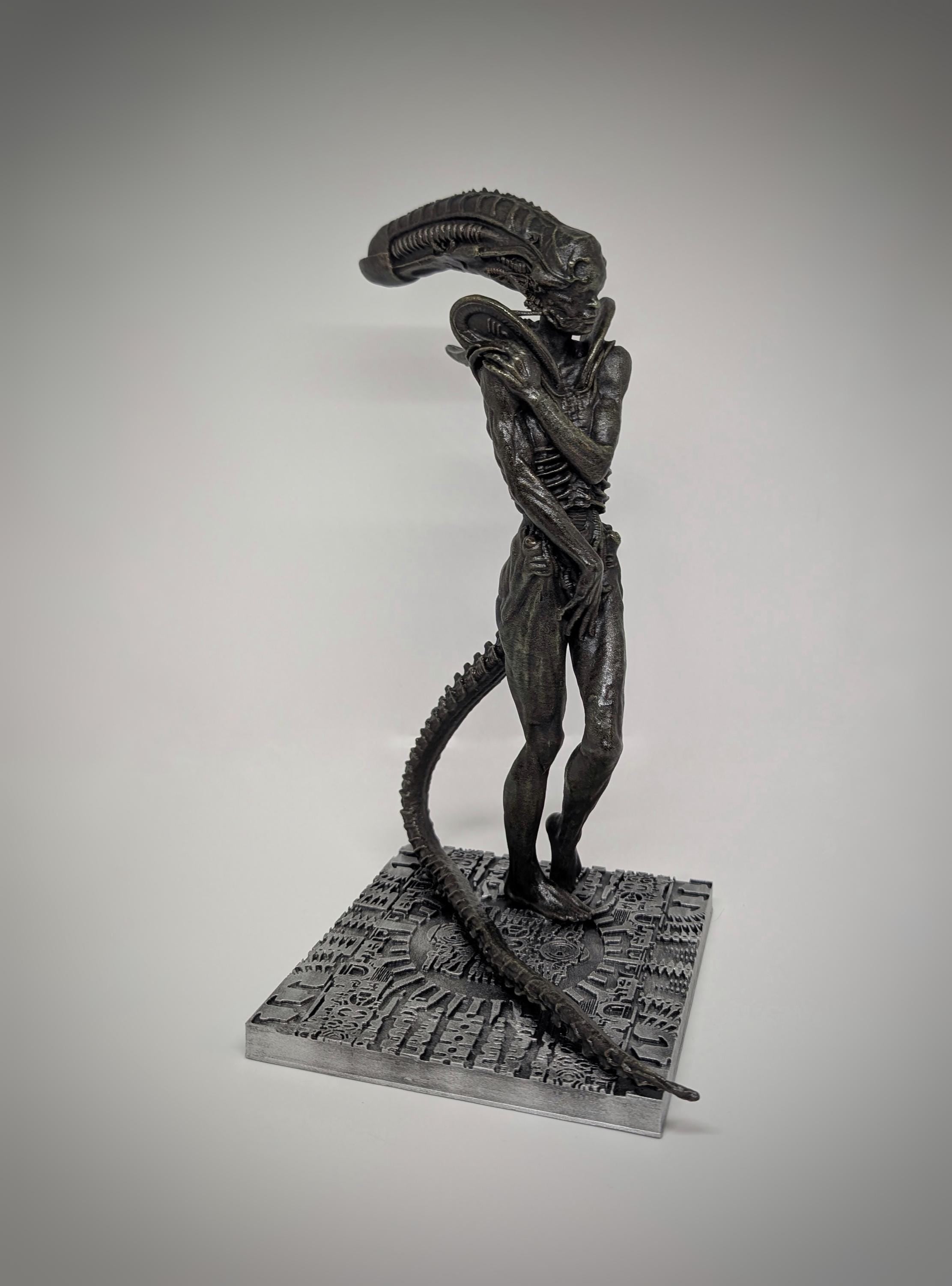 Inspired by H.R. Giger – Alien Hybrid Venus 3D Resin Sculpture /Height 11.4 in (29 cm/290mm)